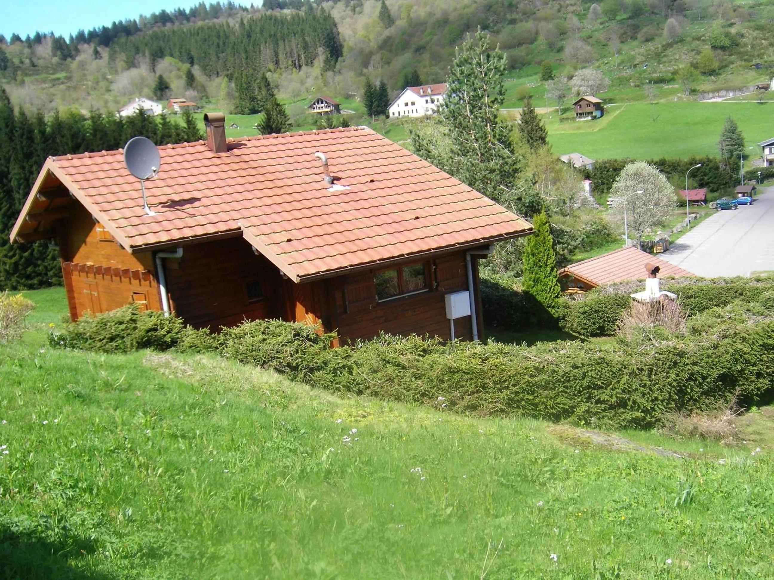 Property building in Les Bruyeres wi fi