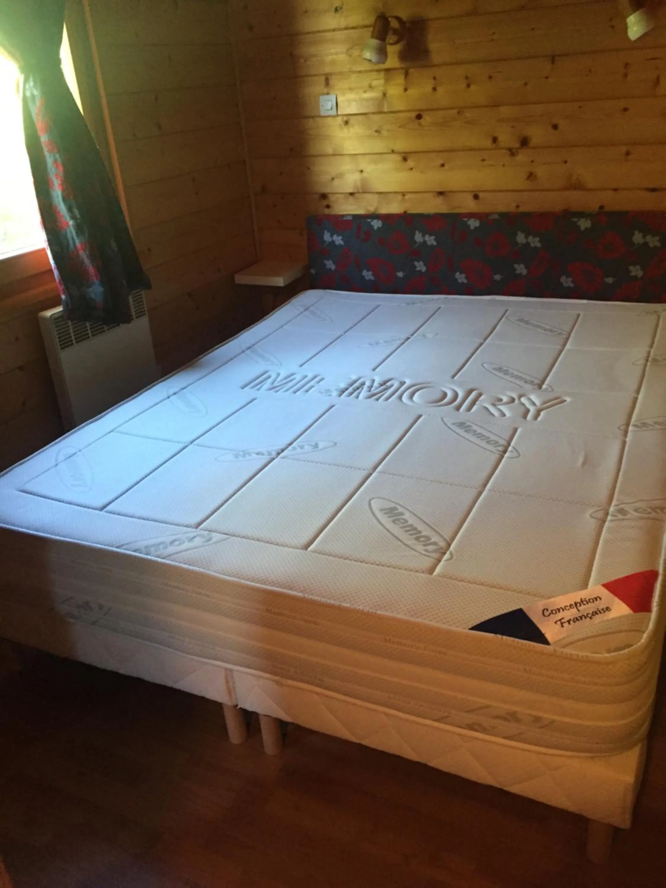 Bed in Les Bruyeres wi fi