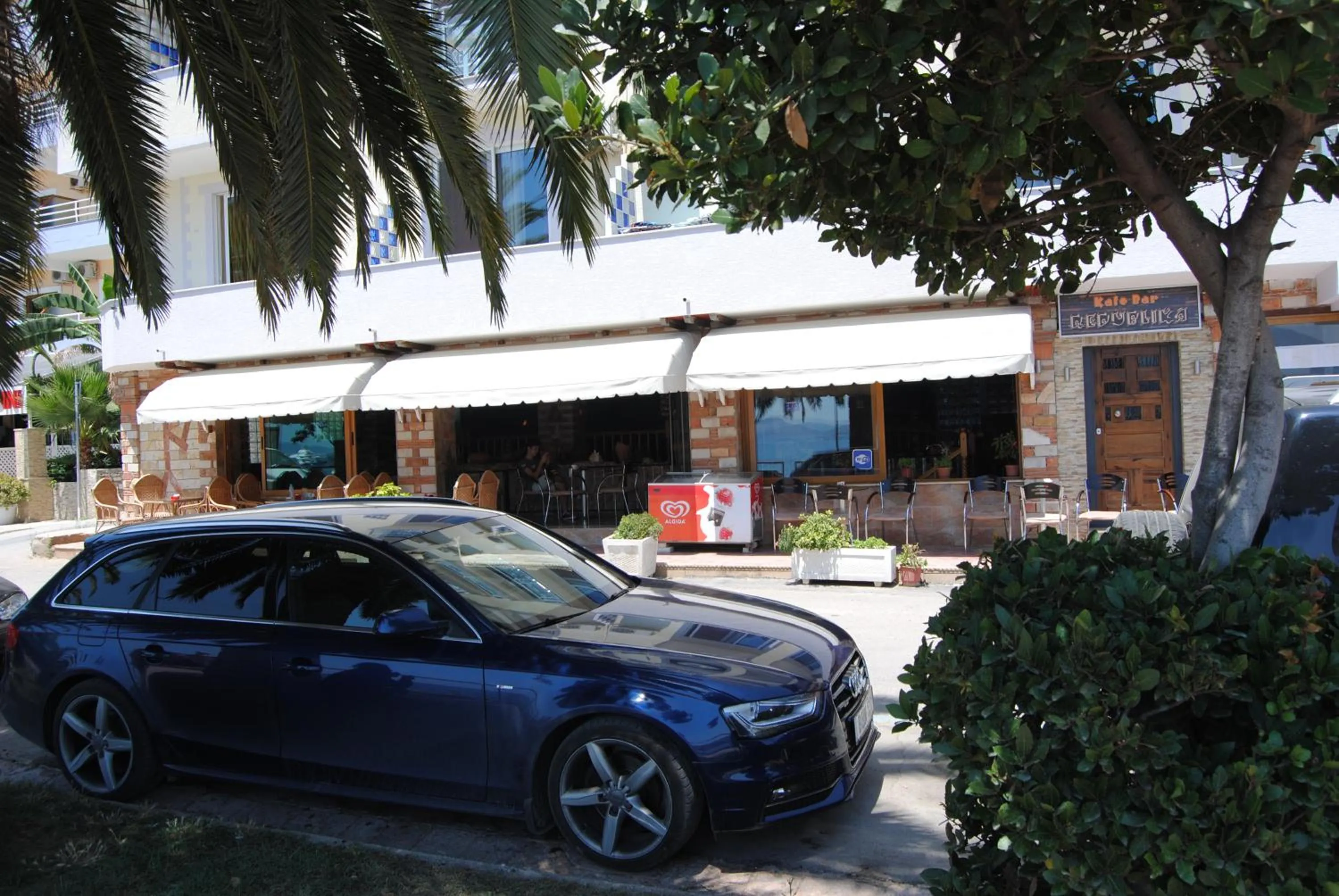 Facade/entrance in Republika Hotel