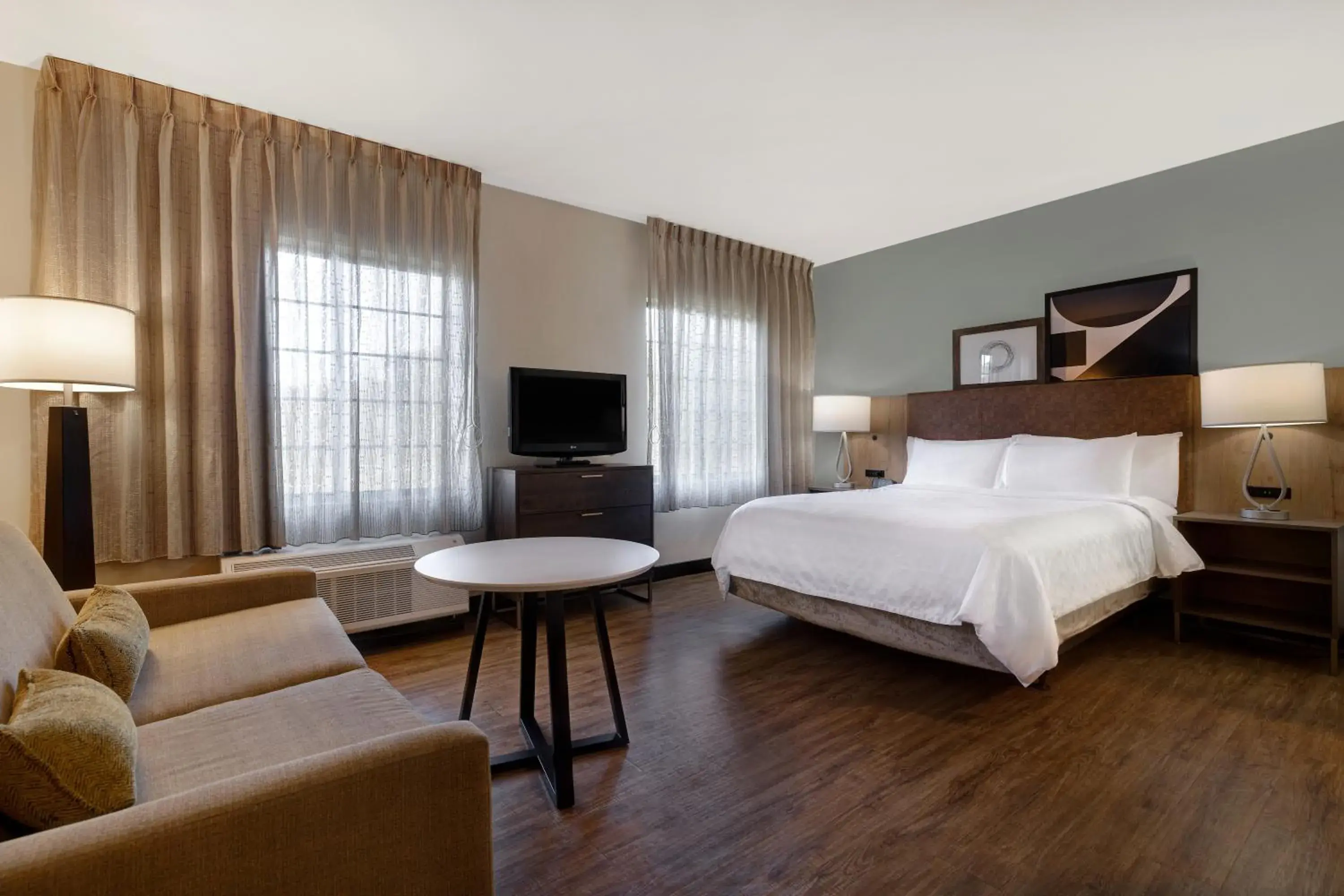 Bedroom, Bed in Staybridge Suites Tallahassee I-10 East by IHG Bedroom, Bed in Staybridge Suites Tallahassee I-10 East by IHG