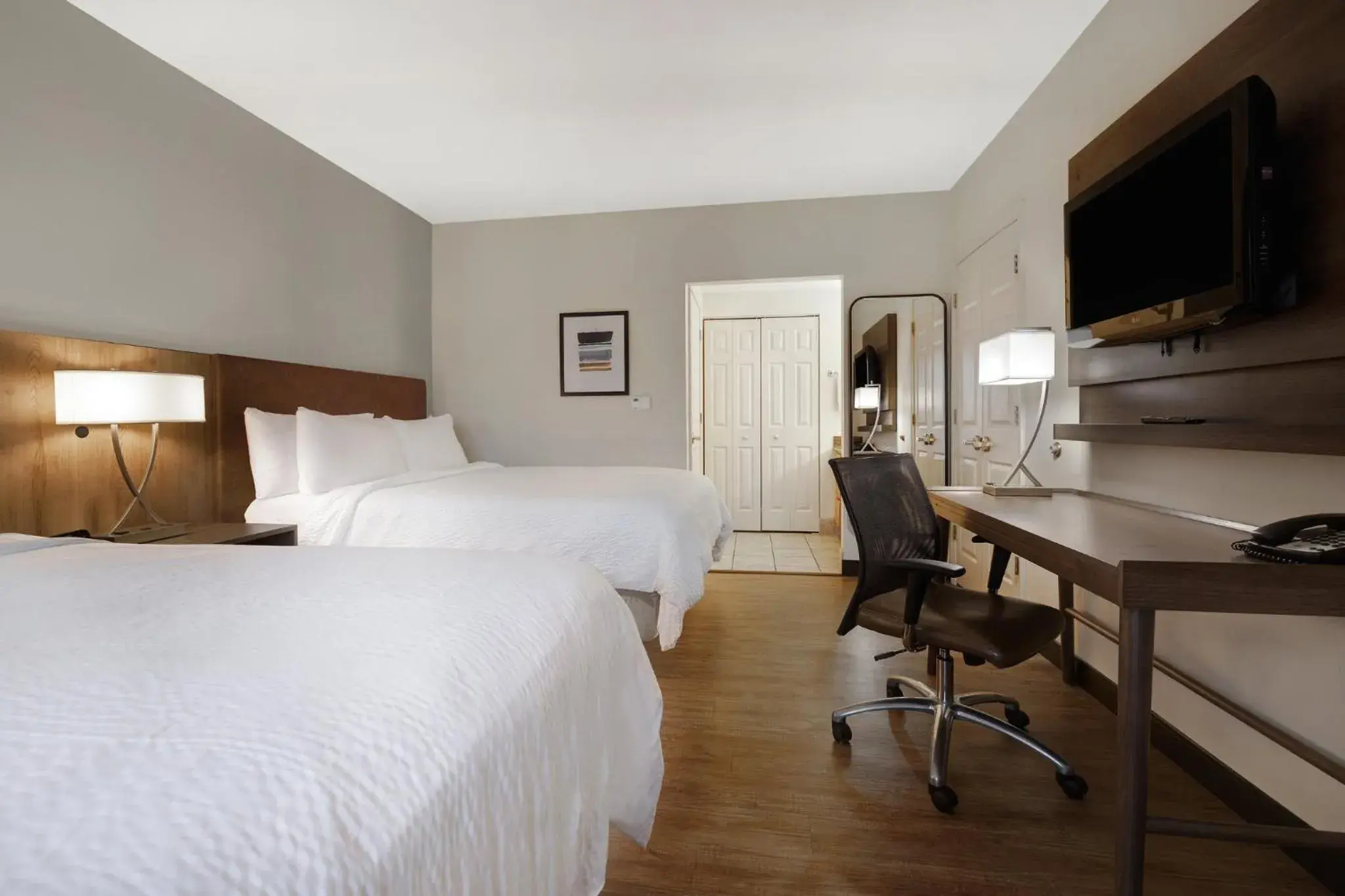 Two-Bedroom Suite with Two Bathrooms and Mobility Accessible Tub - Non-Smoking in Staybridge Suites Tallahassee I-10 East by IHG Two-Bedroom Suite with Two Bathrooms and Mobility Accessible Tub - Non-Smoking in Staybridge Suites Tallahassee I-10 East by IHG