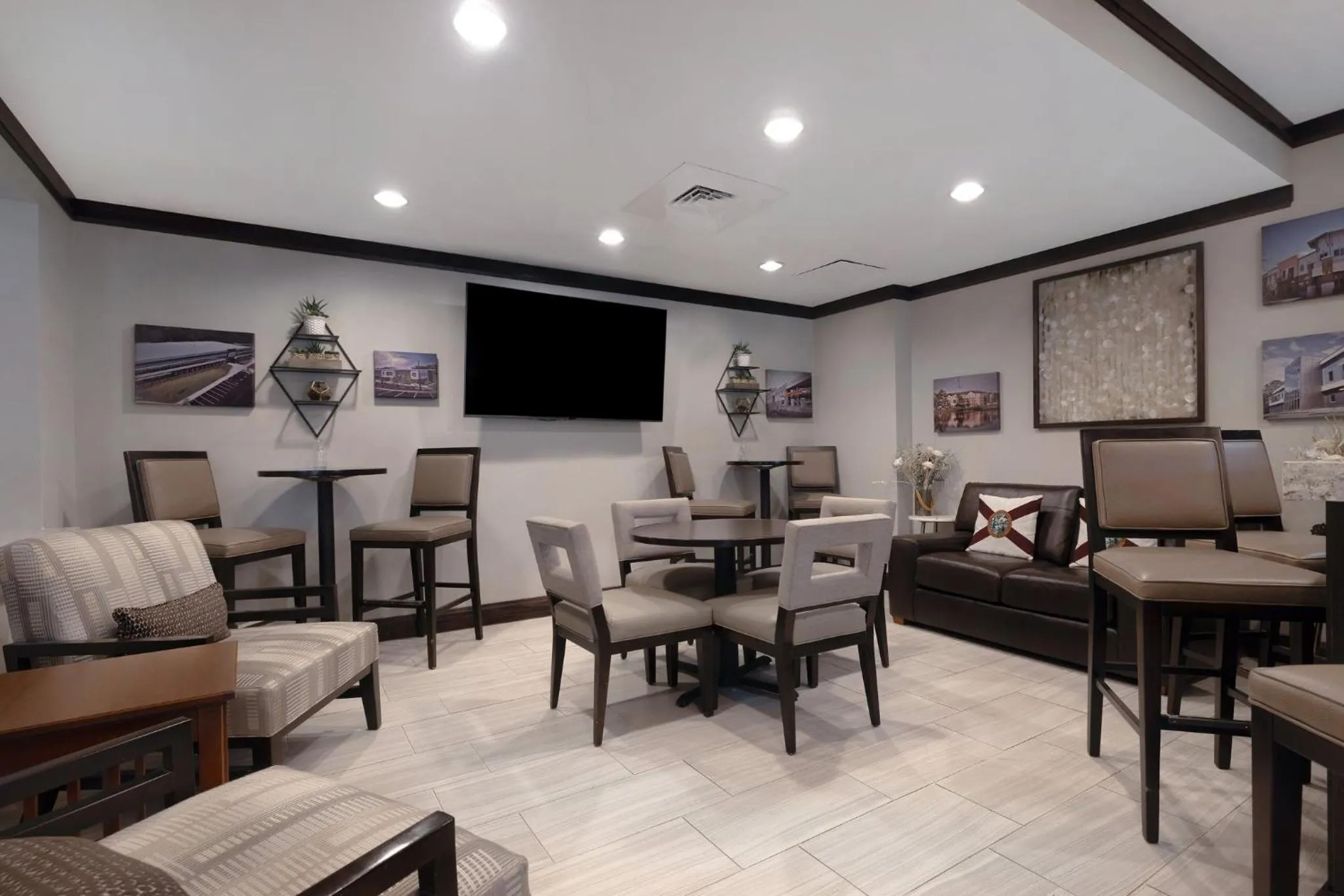 Lounge or bar in Staybridge Suites Tallahassee I-10 East by IHG