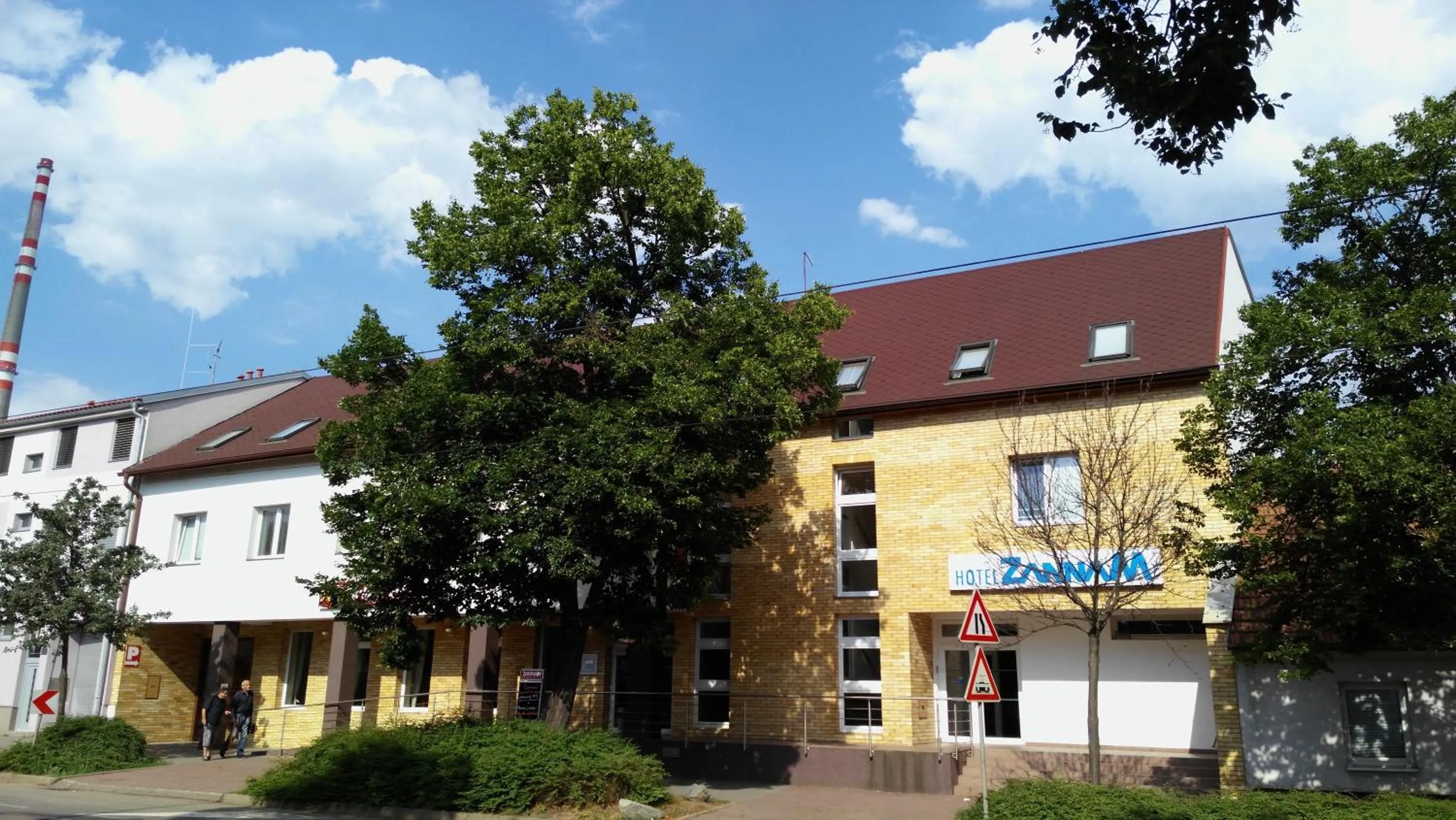Facade/entrance in Hotel Zannam