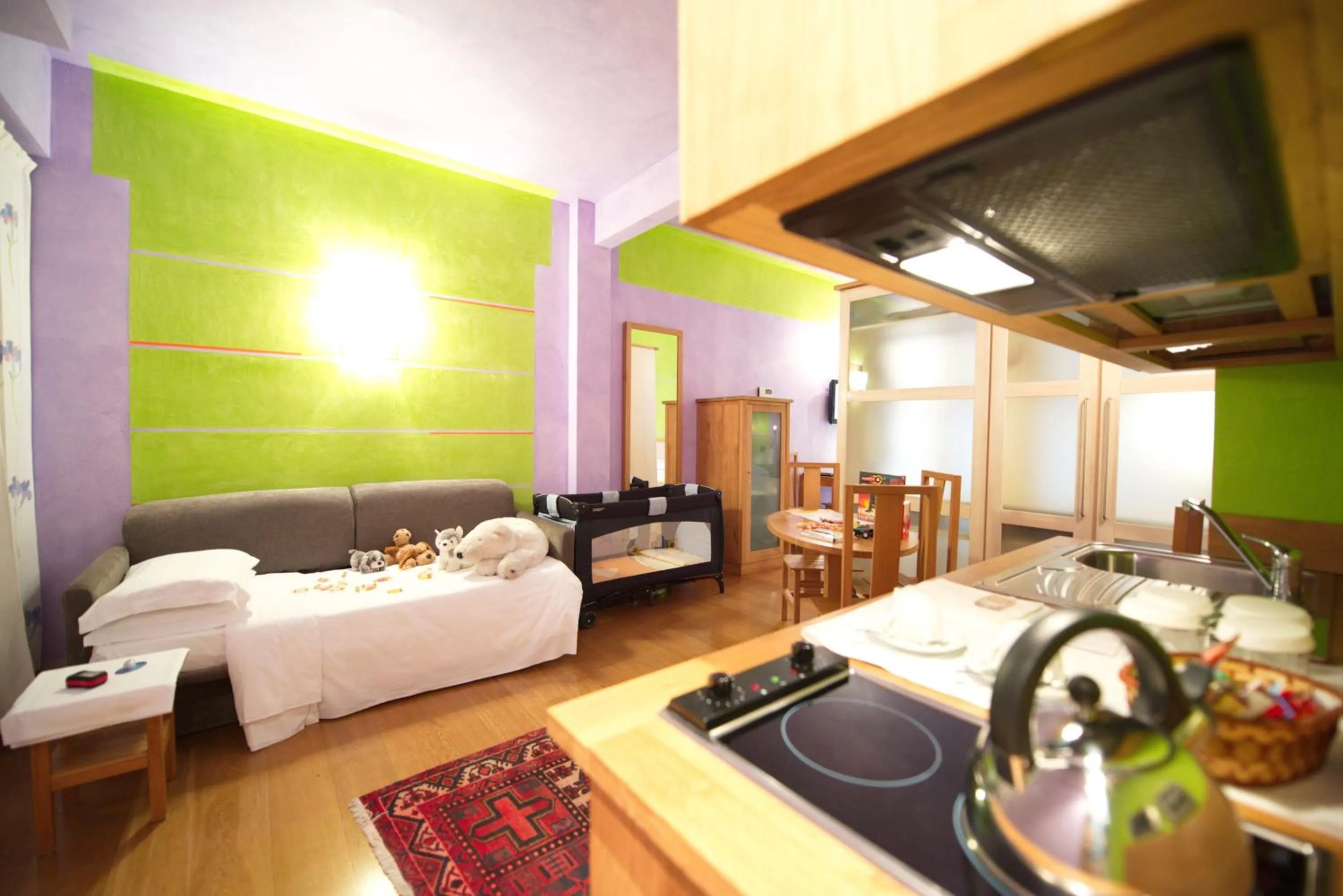 Kitchen or kitchenette, Bed in Appartamenti Porta Nuova 80