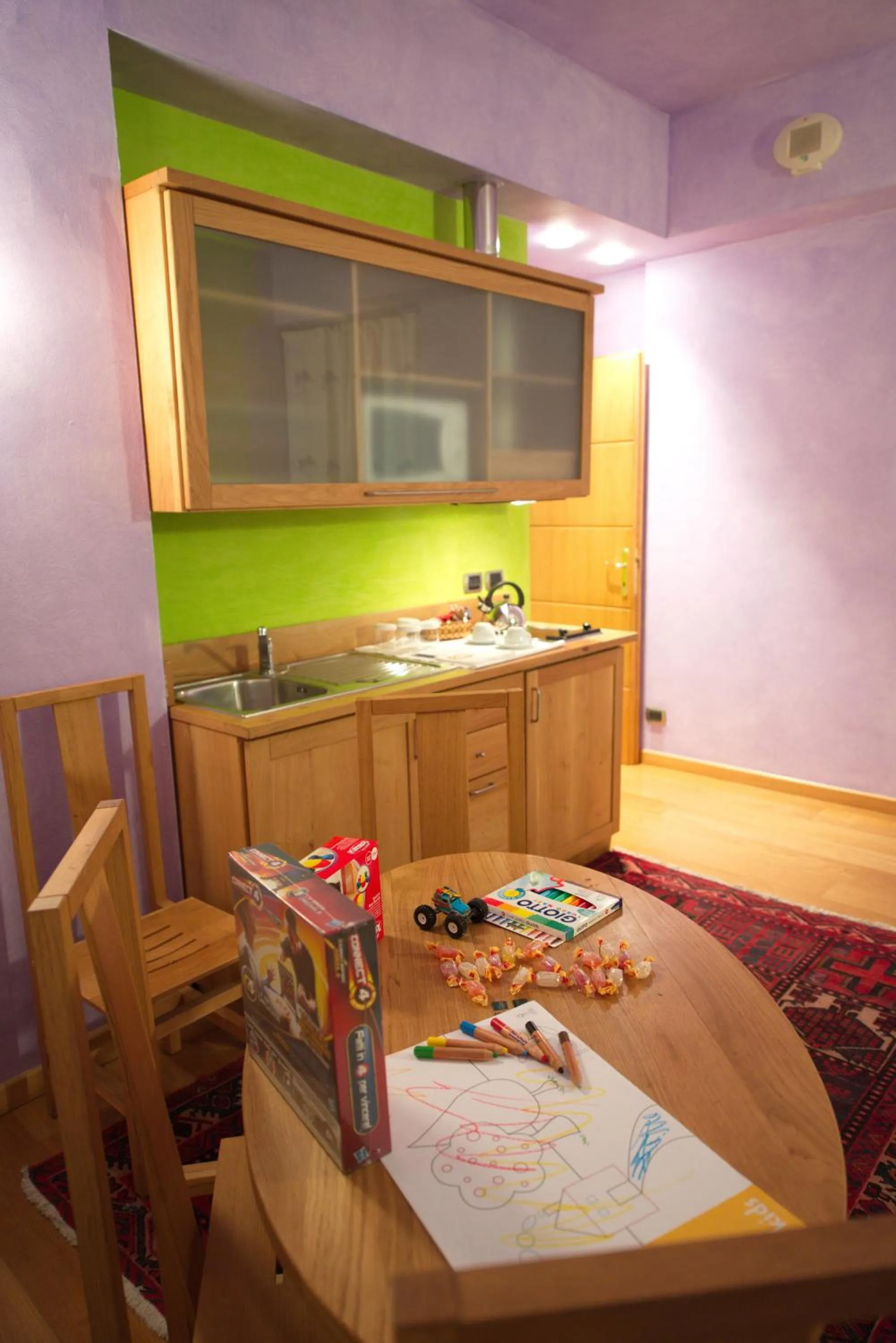 Kitchen or kitchenette in Appartamenti Porta Nuova 80