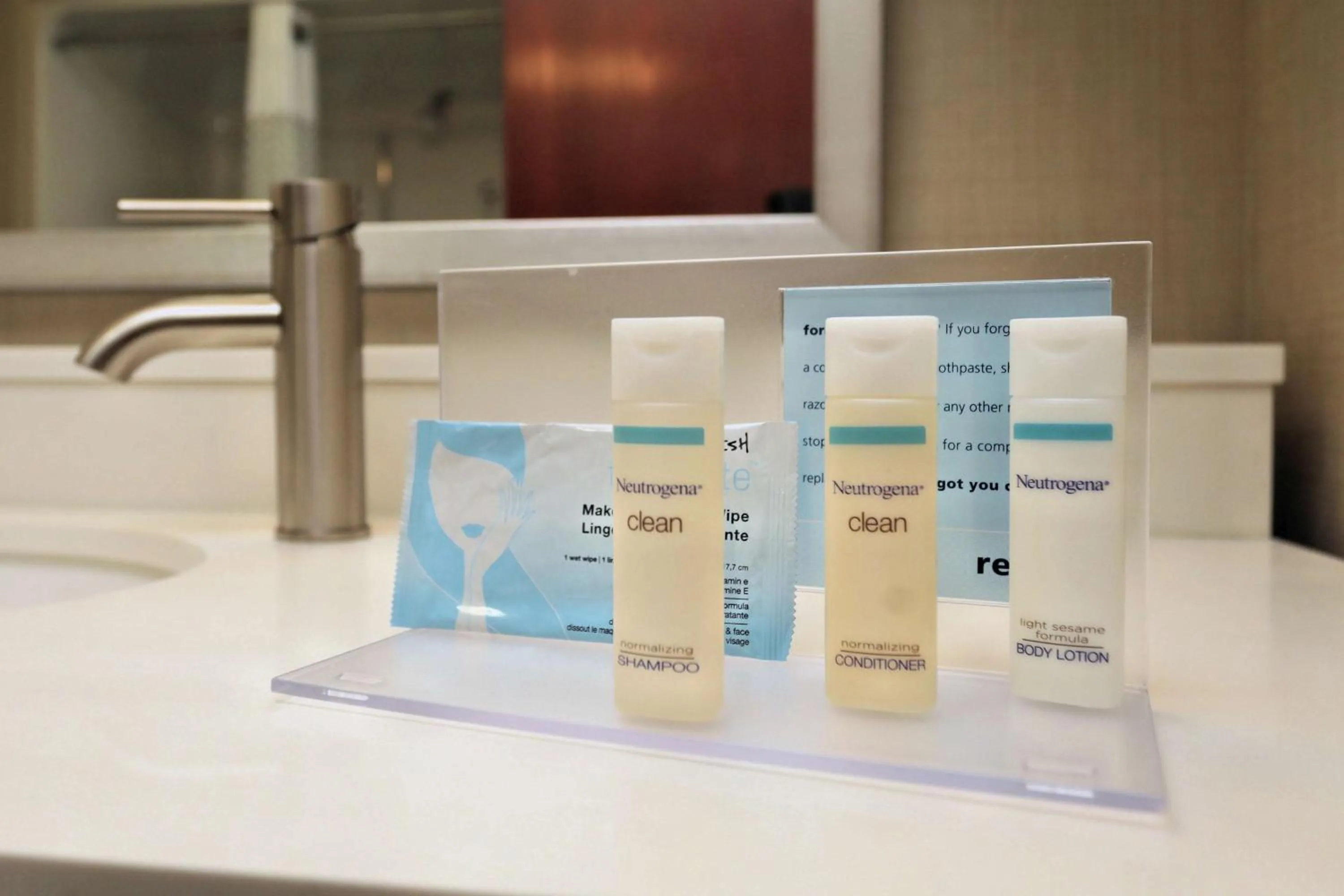 Bathroom in Hampton Inn Batavia