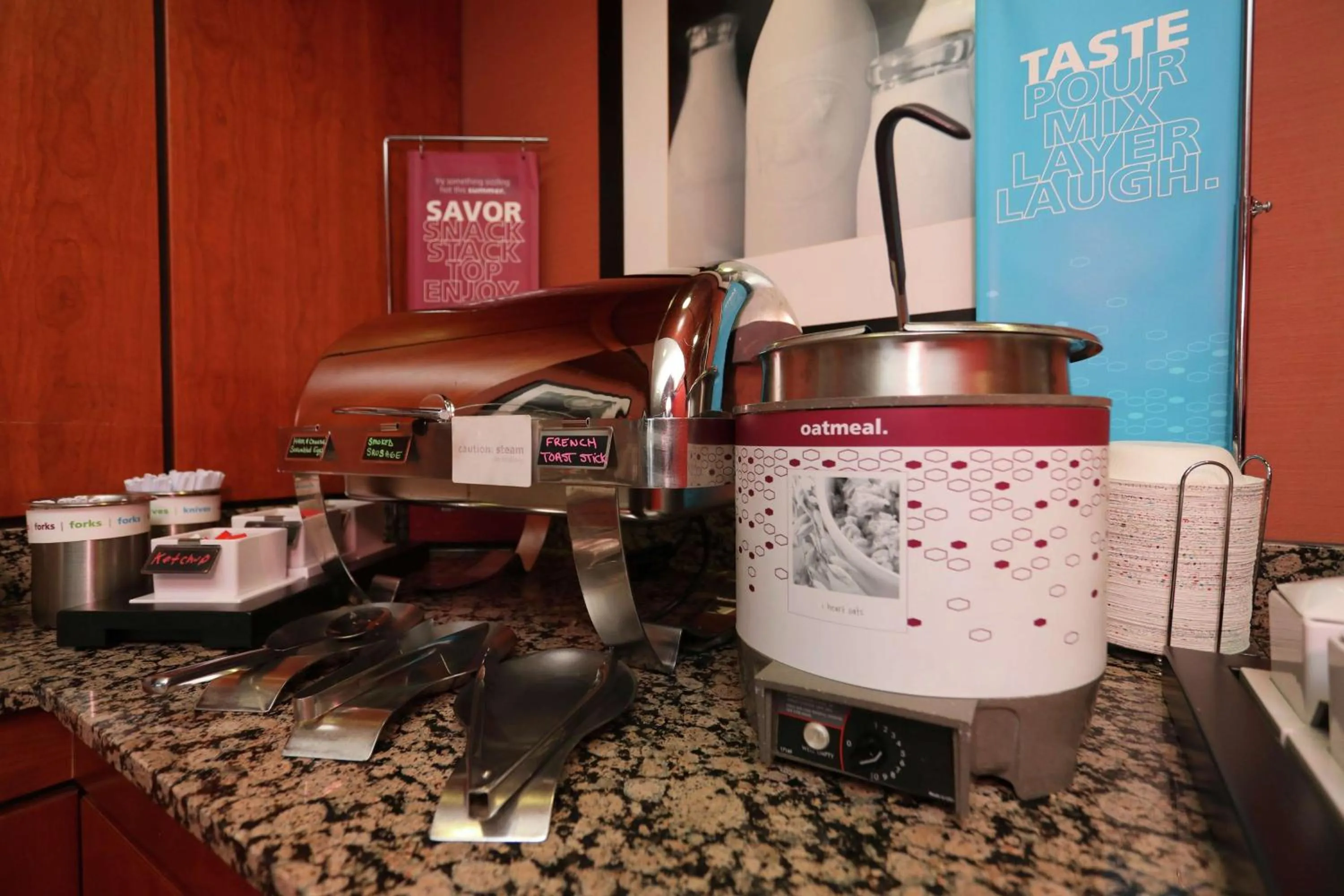 Dining area in Hampton Inn Batavia