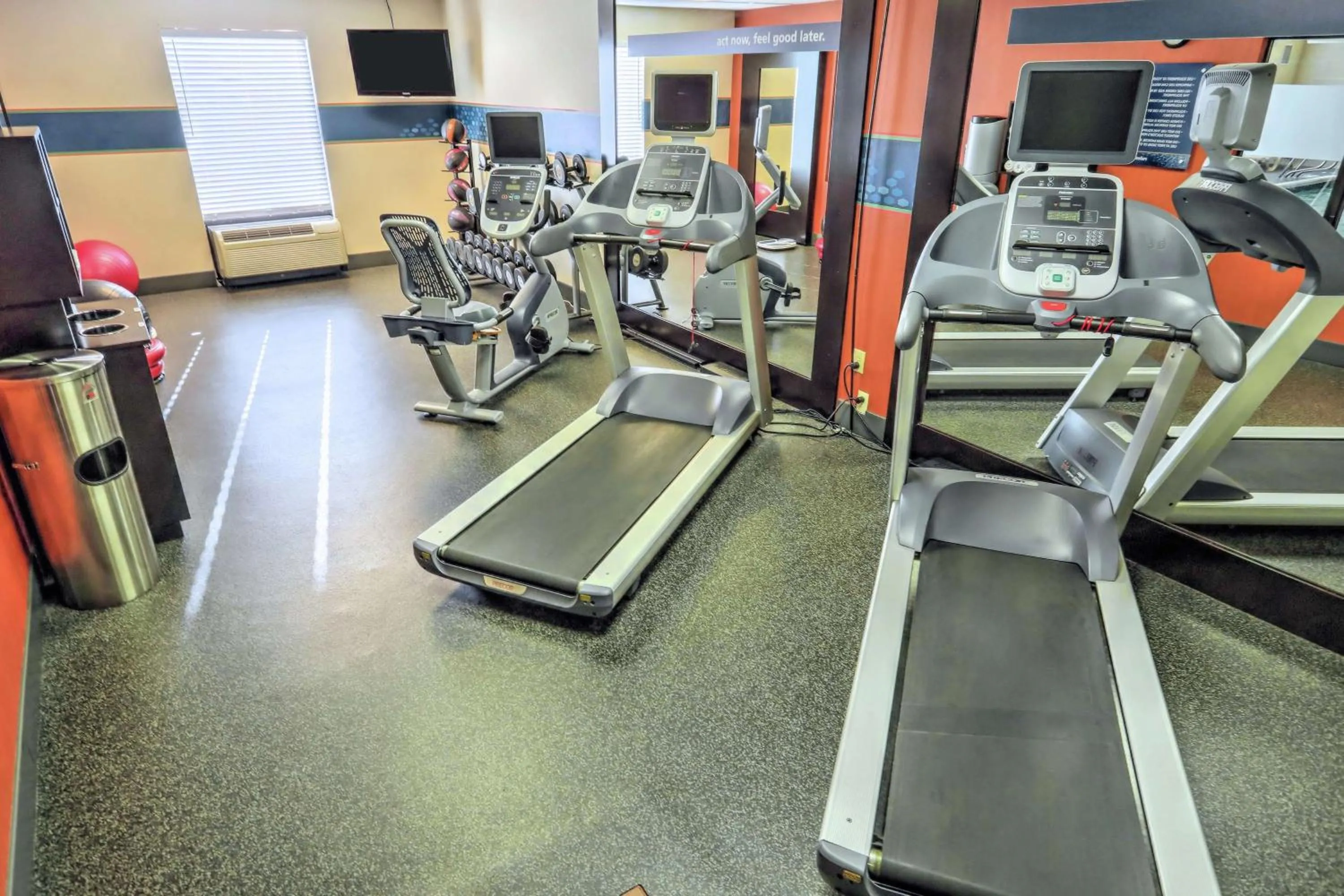 Fitness centre/facilities in Hampton Inn Batavia