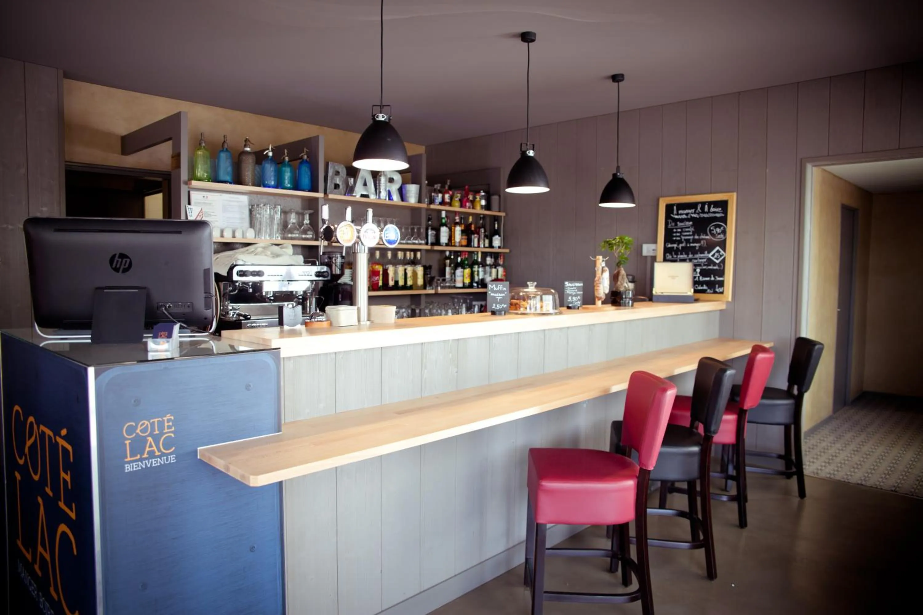 Lobby or reception in Hôtel Restaurant Logis Coté Lac