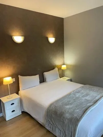 Bed in Hôtel Restaurant Logis Coté Lac