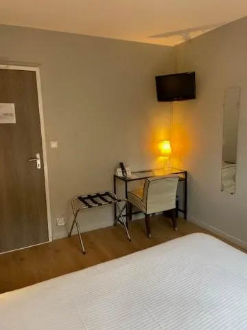 Bed in Hôtel Restaurant Logis Coté Lac