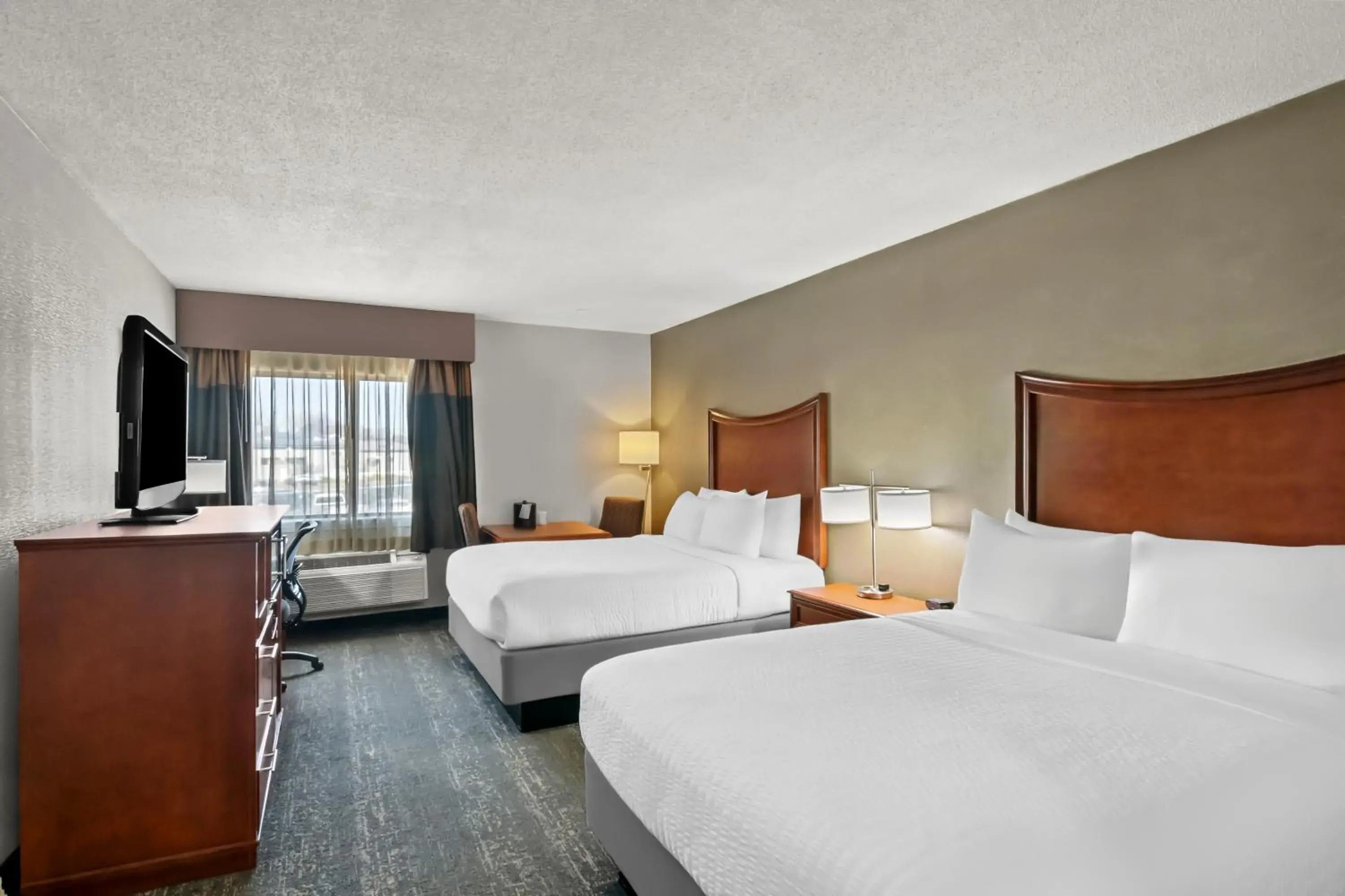 Bed in Clarion Inn Bed in Clarion Inn