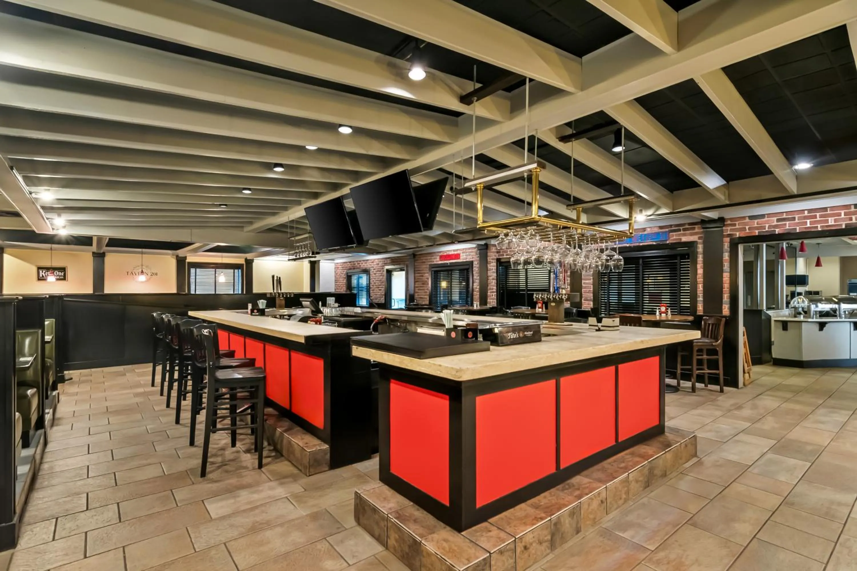 Restaurant/places to eat in Clarion Inn North Haven - New Haven North