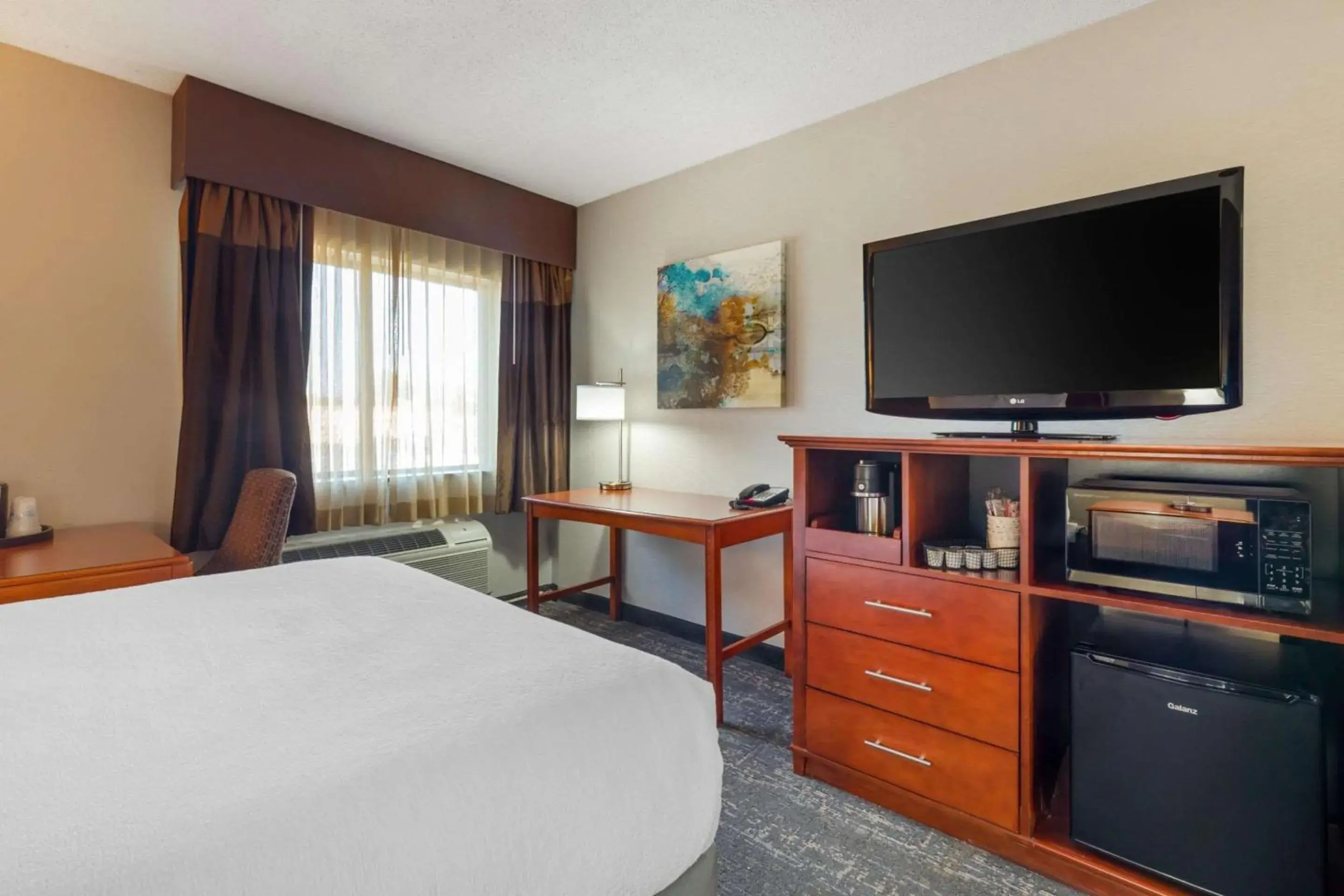 Bedroom, Bed in Clarion Inn North Haven - New Haven North Bedroom, Bed in Clarion Inn North Haven - New Haven North