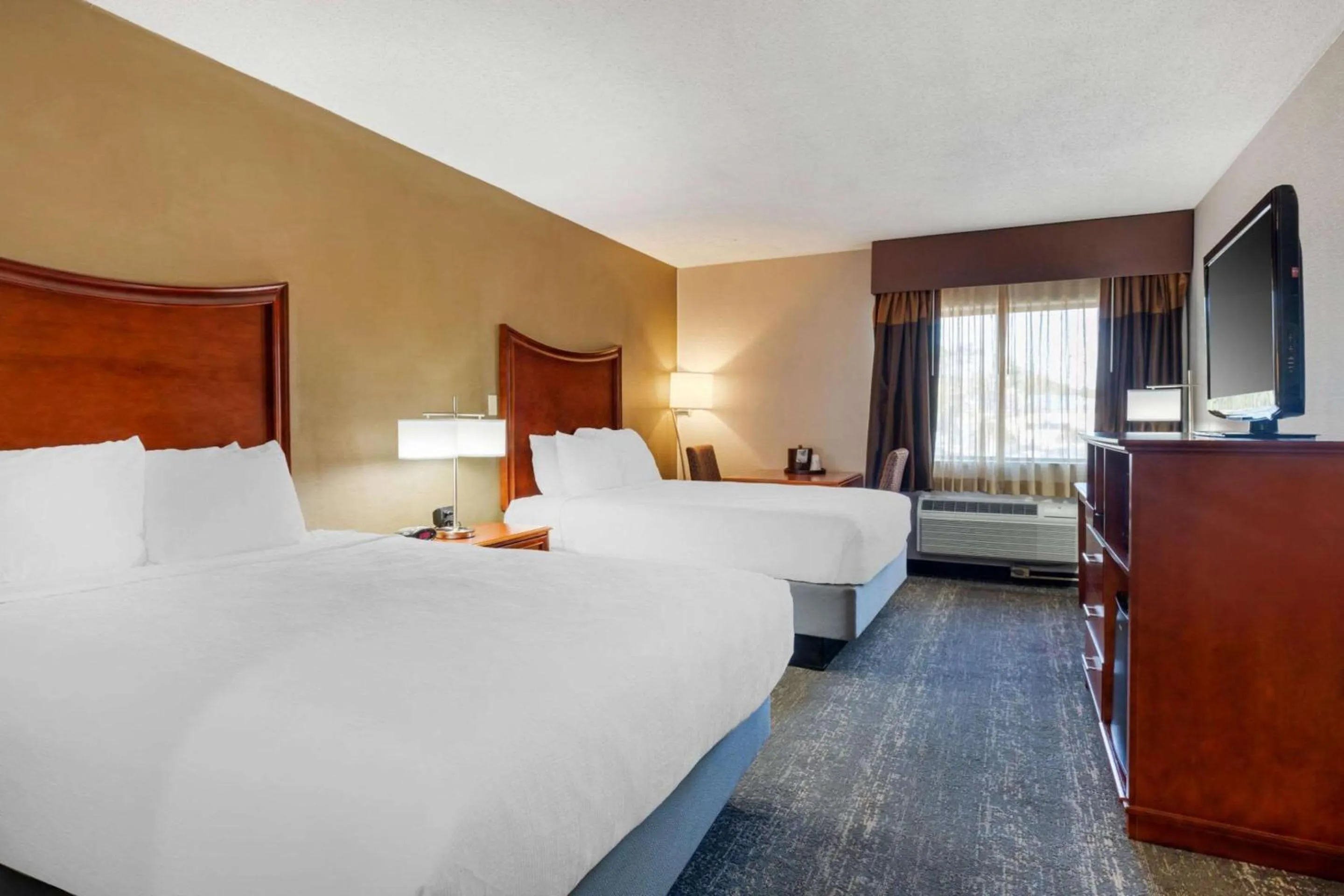 Bedroom, Bed in Clarion Inn North Haven - New Haven North