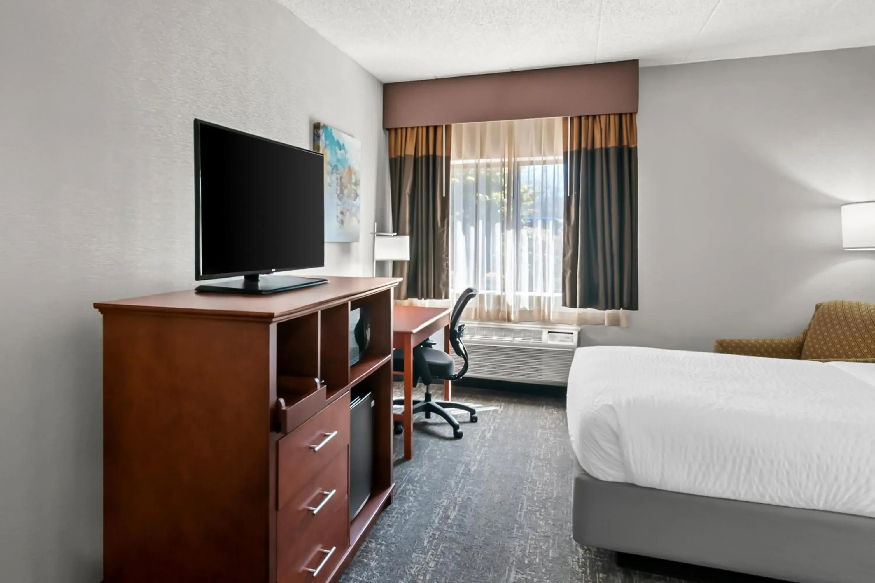 Bed in Clarion Inn Bed in Clarion Inn