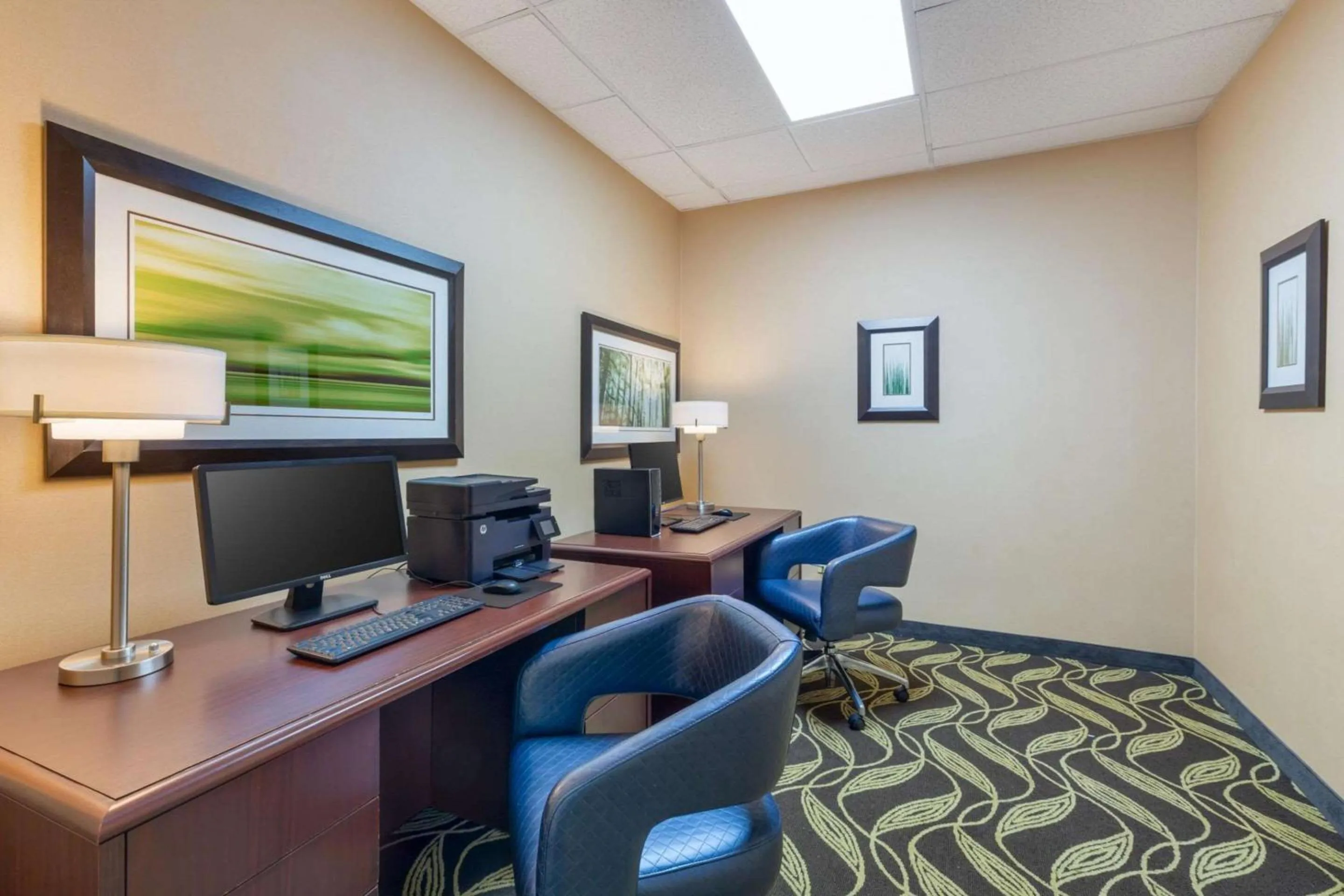 Business facilities in Clarion Inn North Haven - New Haven North