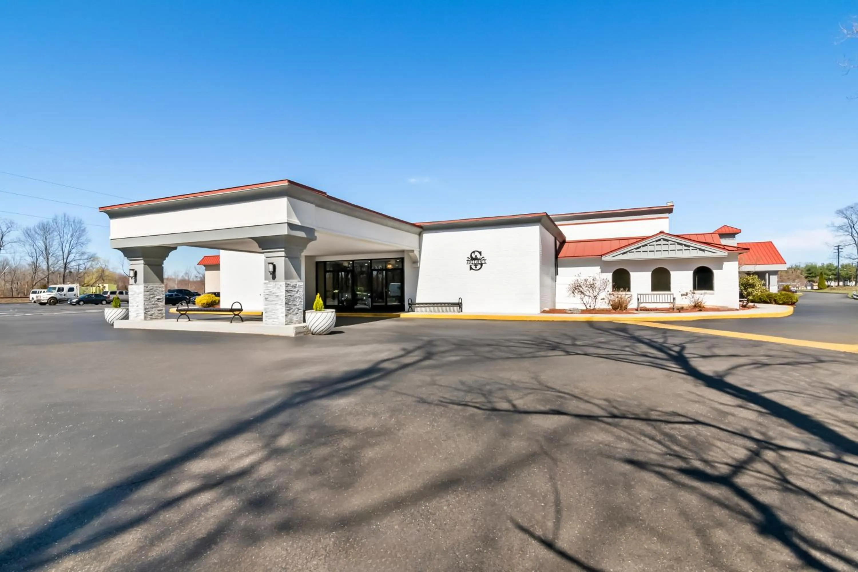 Property building in Clarion Inn North Haven - New Haven North