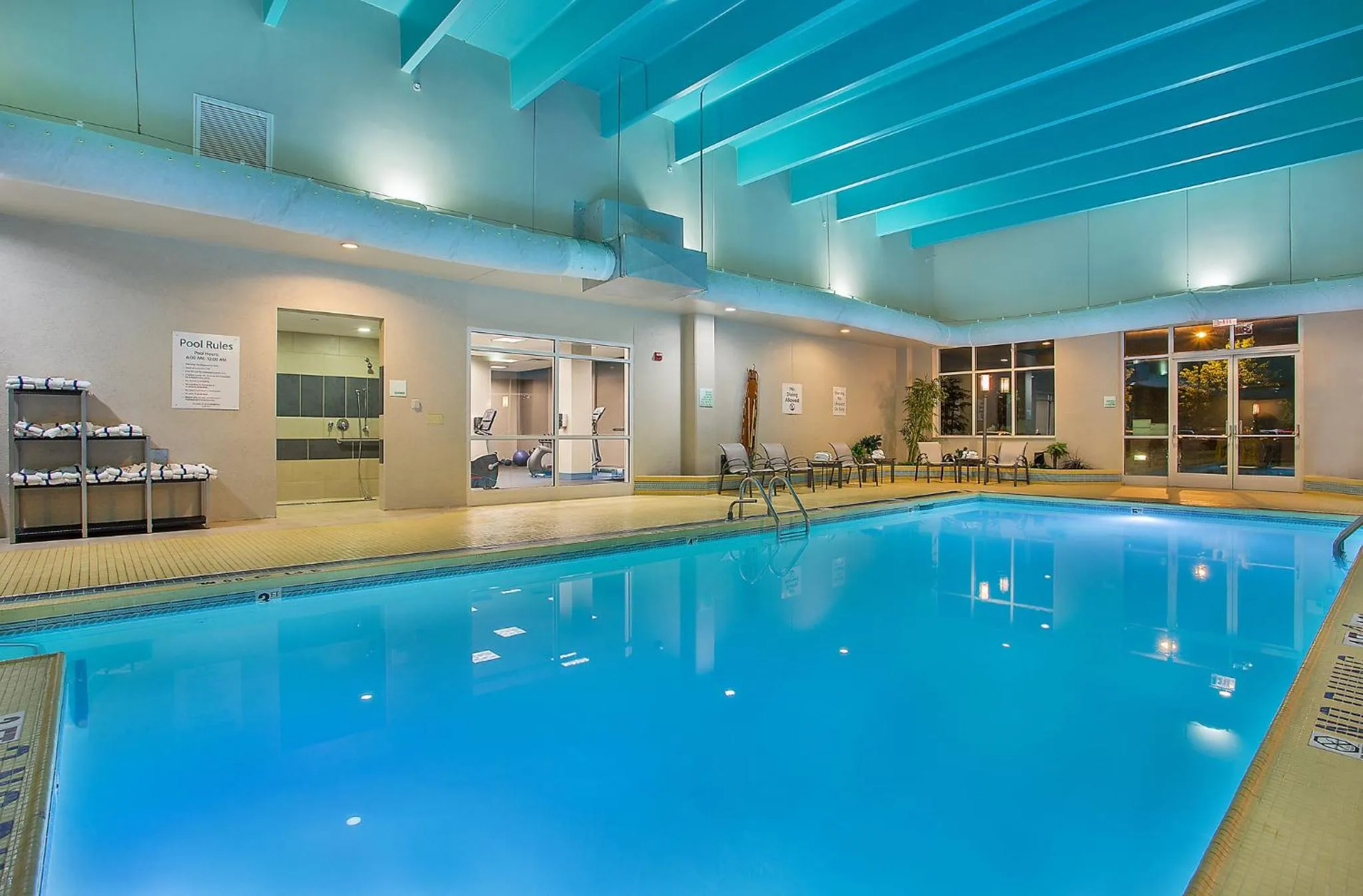 Swimming pool in Holiday Inn University Plaza-Bowling Green by IHG