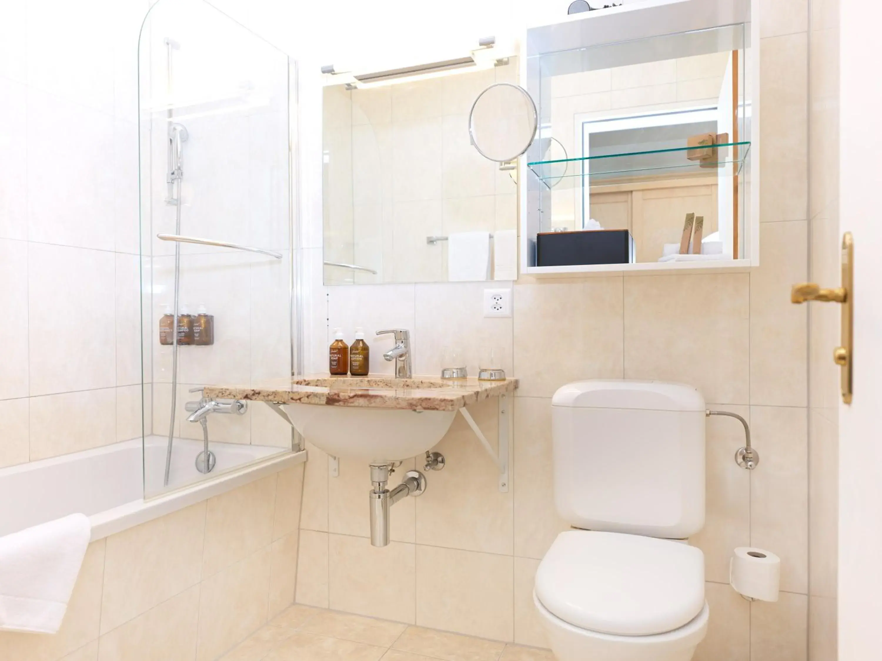 Double Room with Mountain View and Balcony in Beausite Park Hotel & Spa Double Room with Mountain View and Balcony in Beausite Park Hotel & Spa