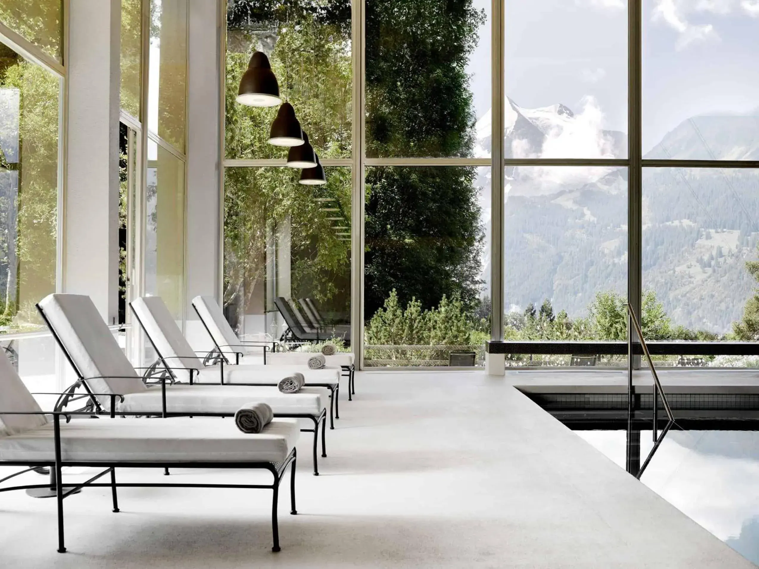 Pool view in Beausite Park Hotel & Spa Pool view in Beausite Park Hotel & Spa