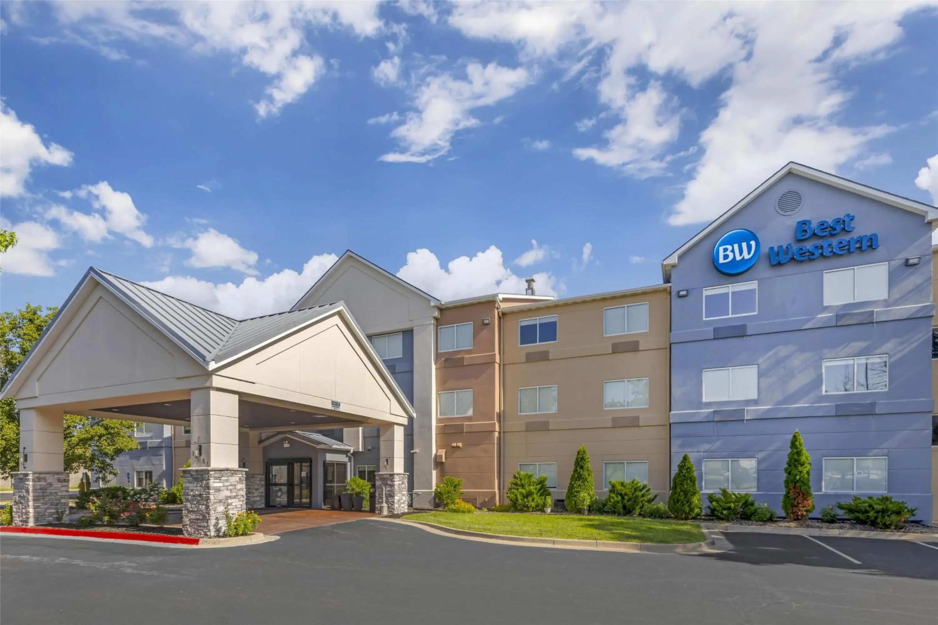 Property building in Best Western Independence Kansas City