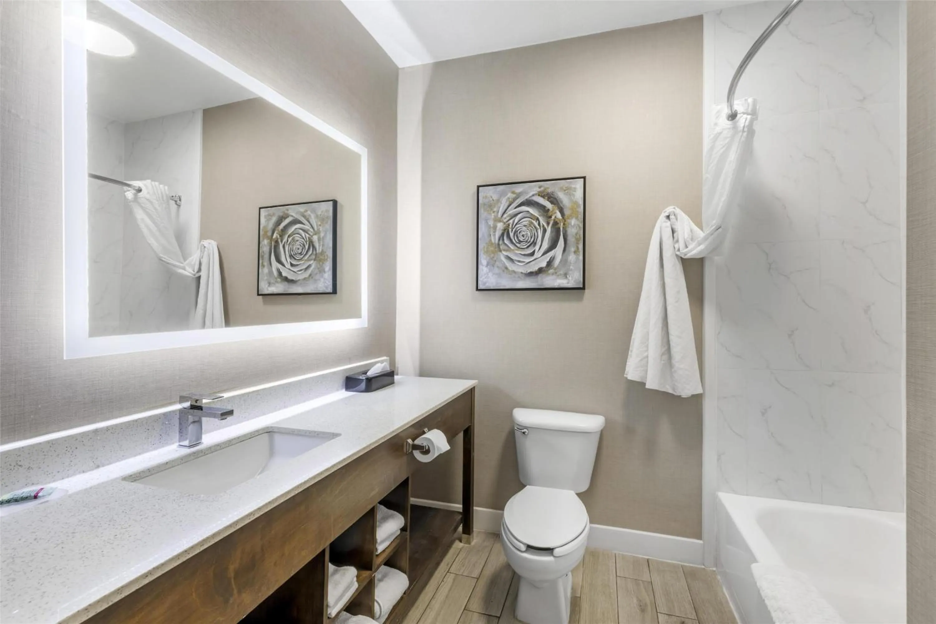 Bathroom in Best Western Independence Kansas City