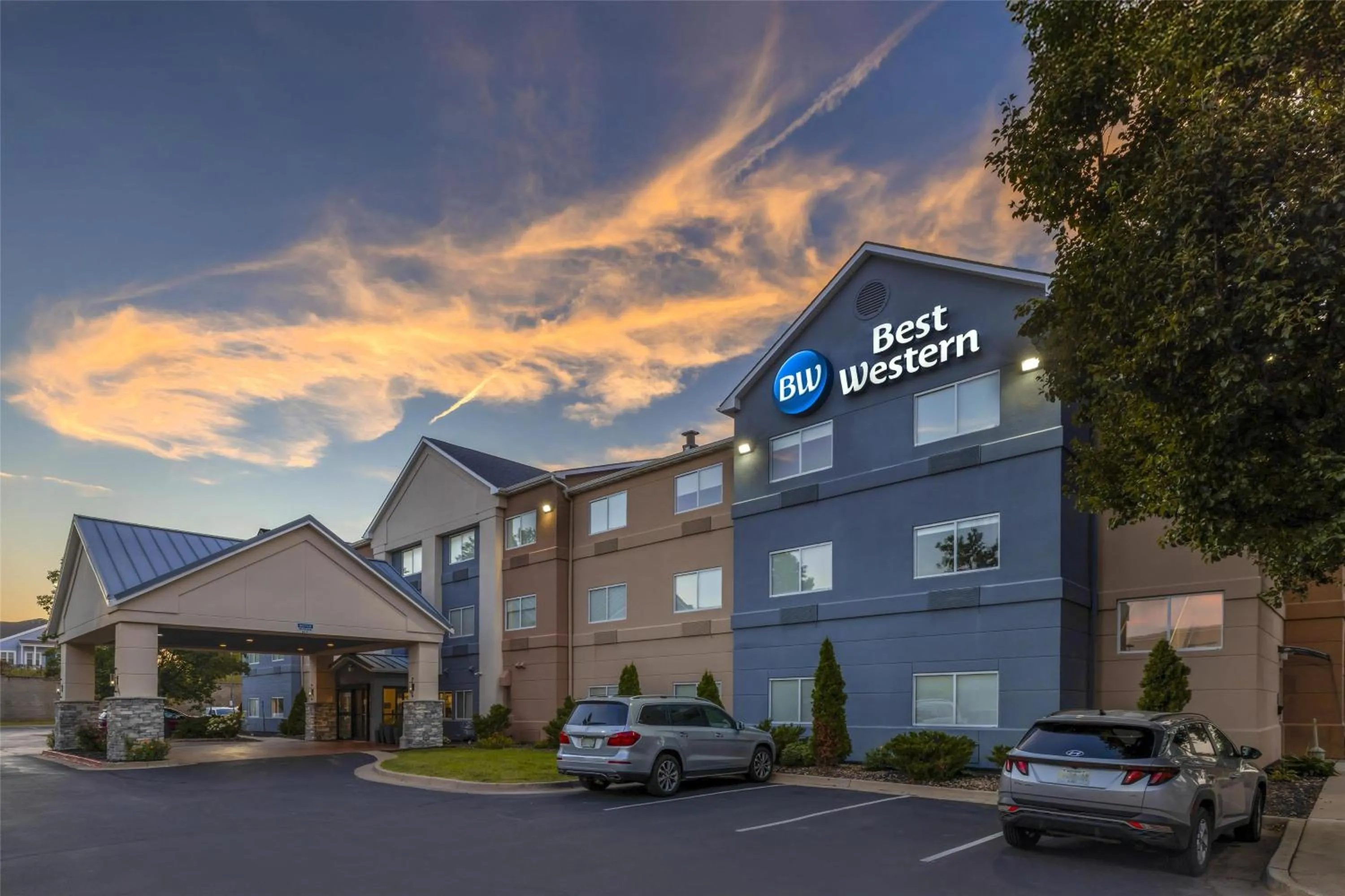 Property building in Best Western Independence Kansas City