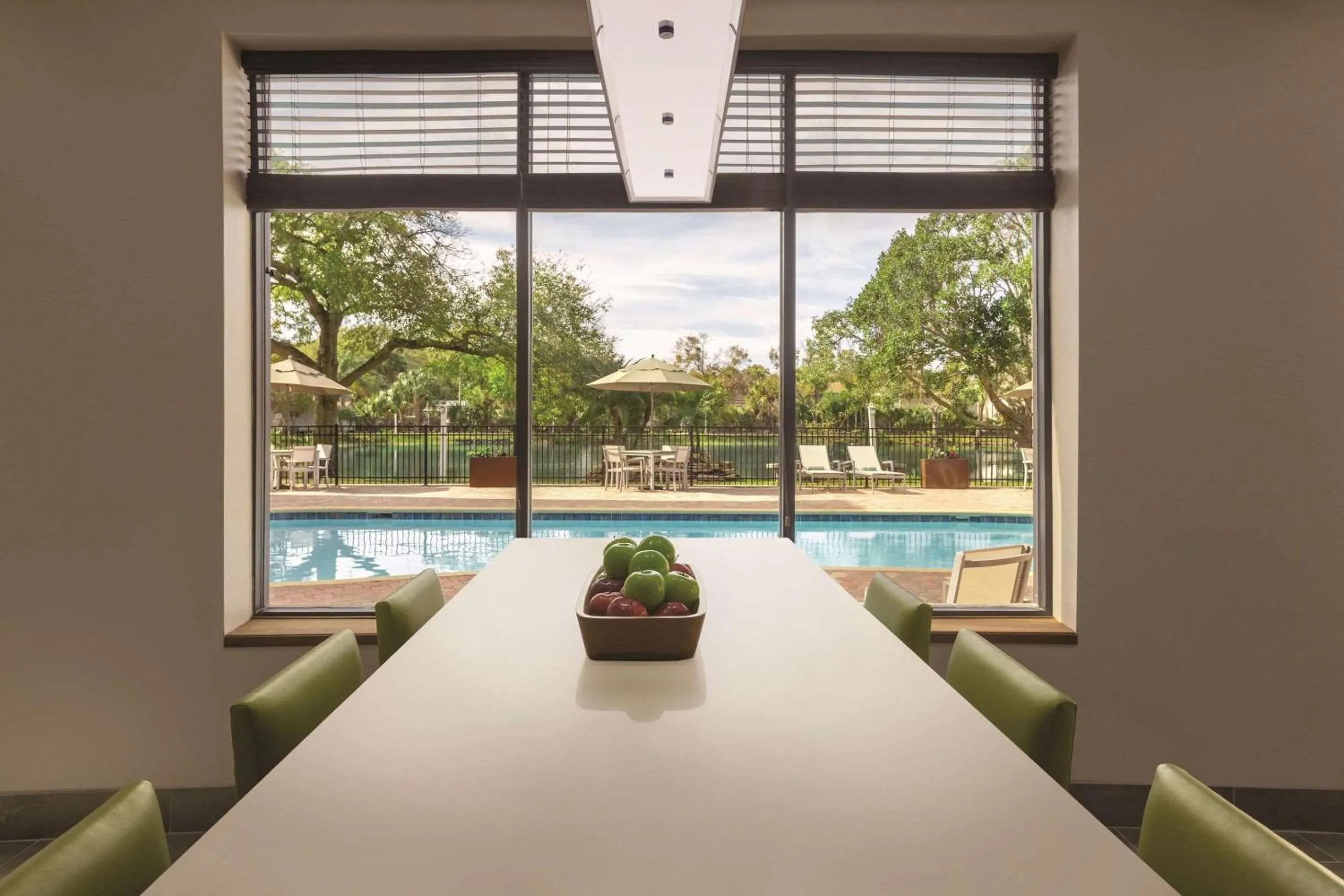 Breakfast in Country Inn & Suites by Radisson, RJ Stadium - Tampa Airport East