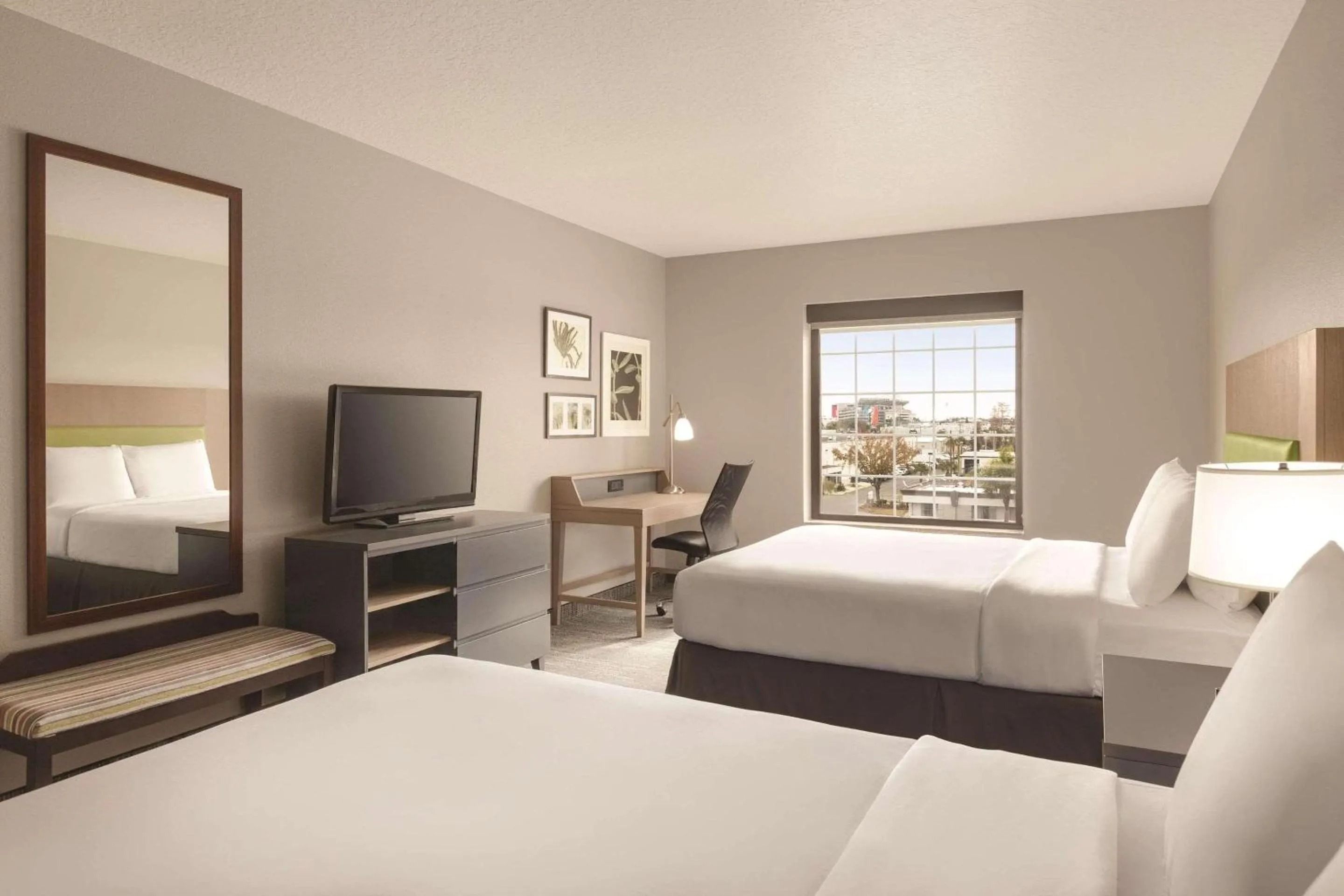 Bedroom, Bed in Country Inn & Suites by Radisson, RJ Stadium - Tampa Airport East