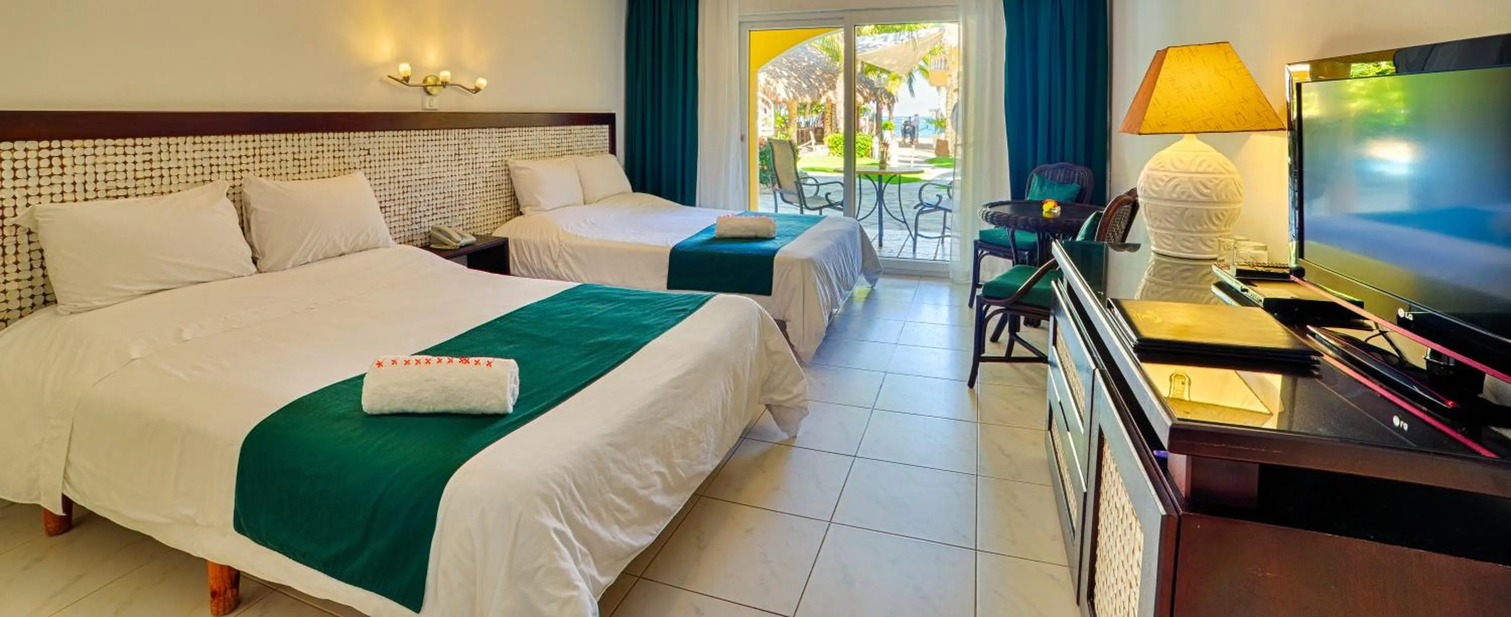 Photo of the whole room, Bed in Hotel Villa Taina