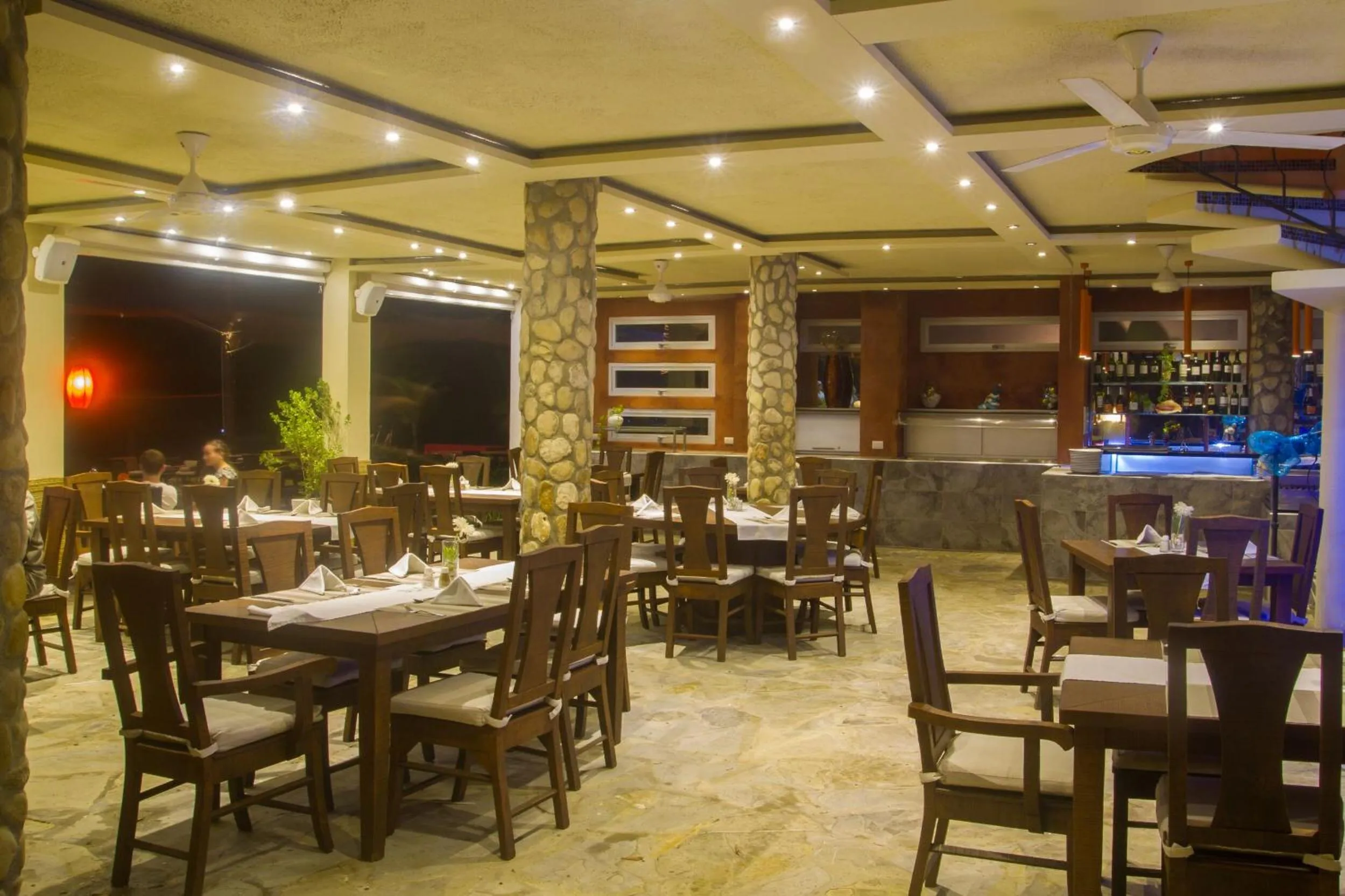 Restaurant/places to eat in Hotel Villa Taina