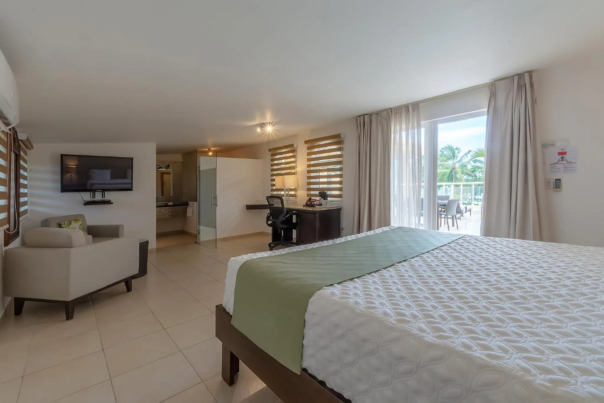 Photo of the whole room, Bed in Hotel Villa Taina