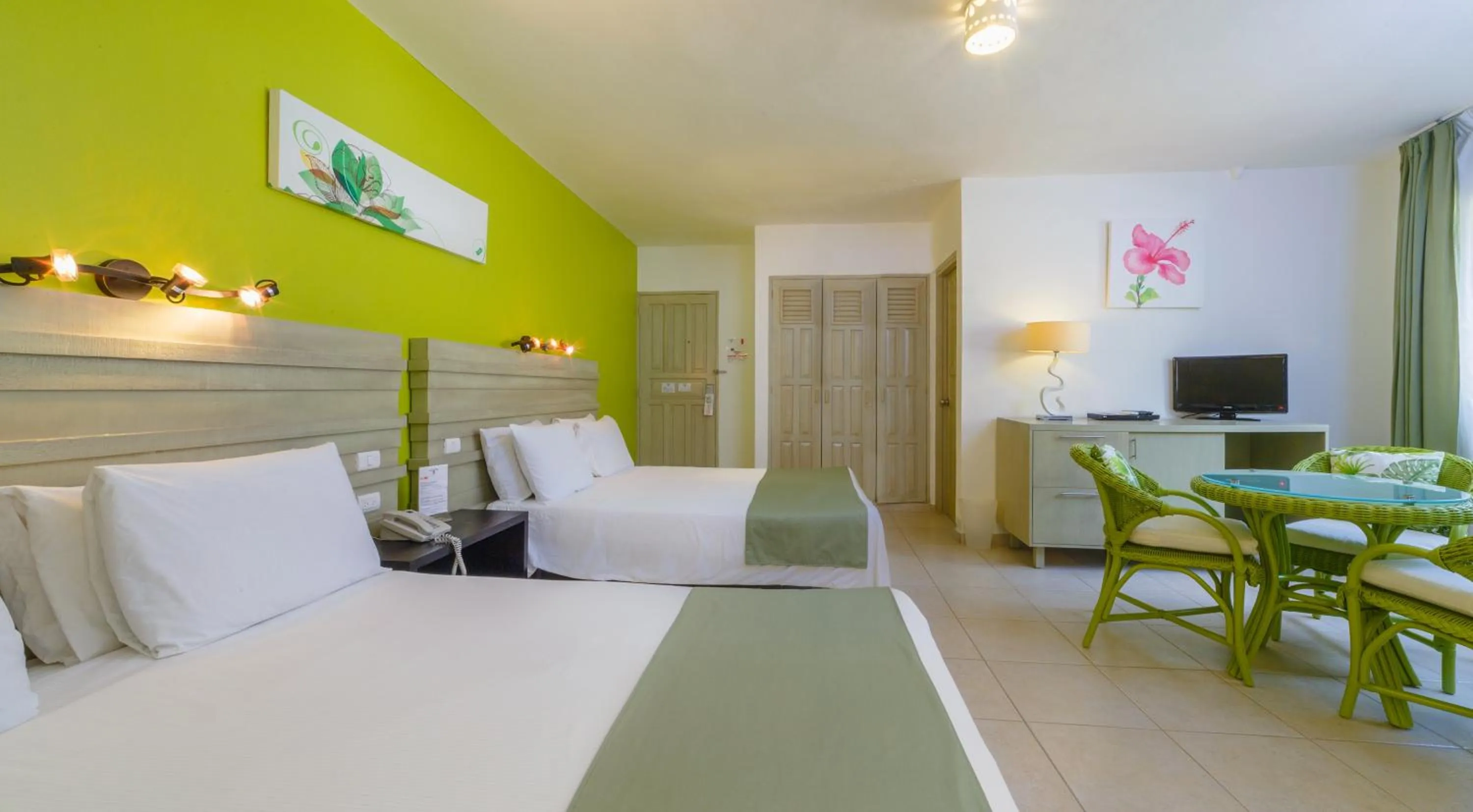 Photo of the whole room, Bed in Hotel Villa Taina