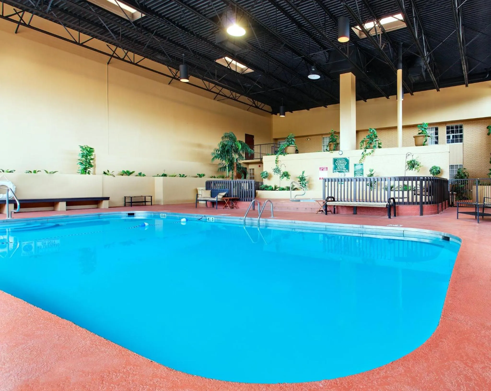 Swimming pool in Holiday Inn Blytheville by IHG