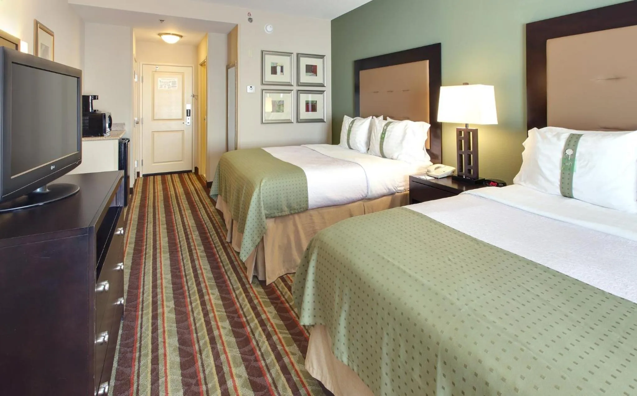 Photo of the whole room, Bed in Holiday Inn Blytheville by IHG