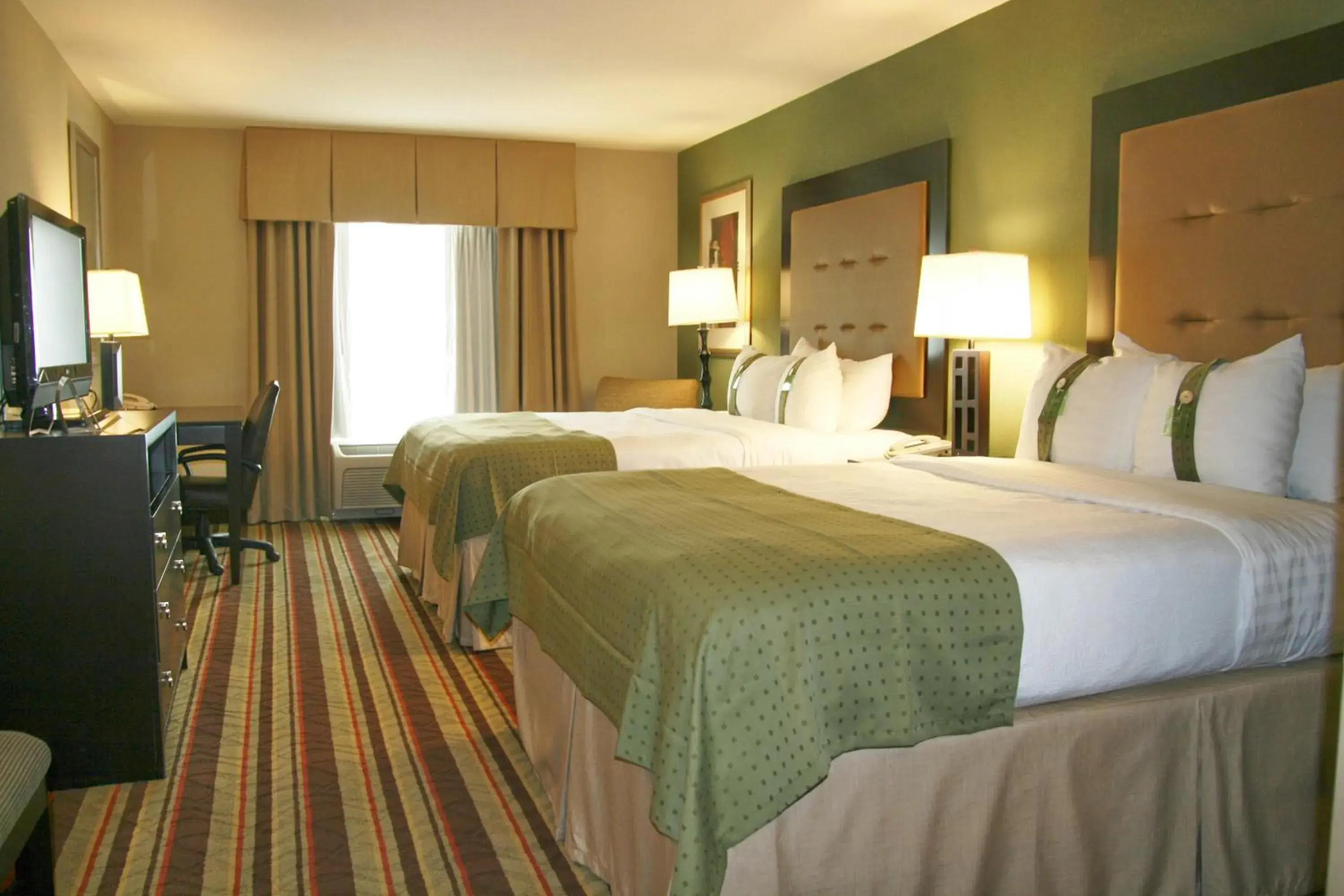 Photo of the whole room, Bed in Holiday Inn Blytheville by IHG Photo of the whole room, Bed in Holiday Inn Blytheville by IHG