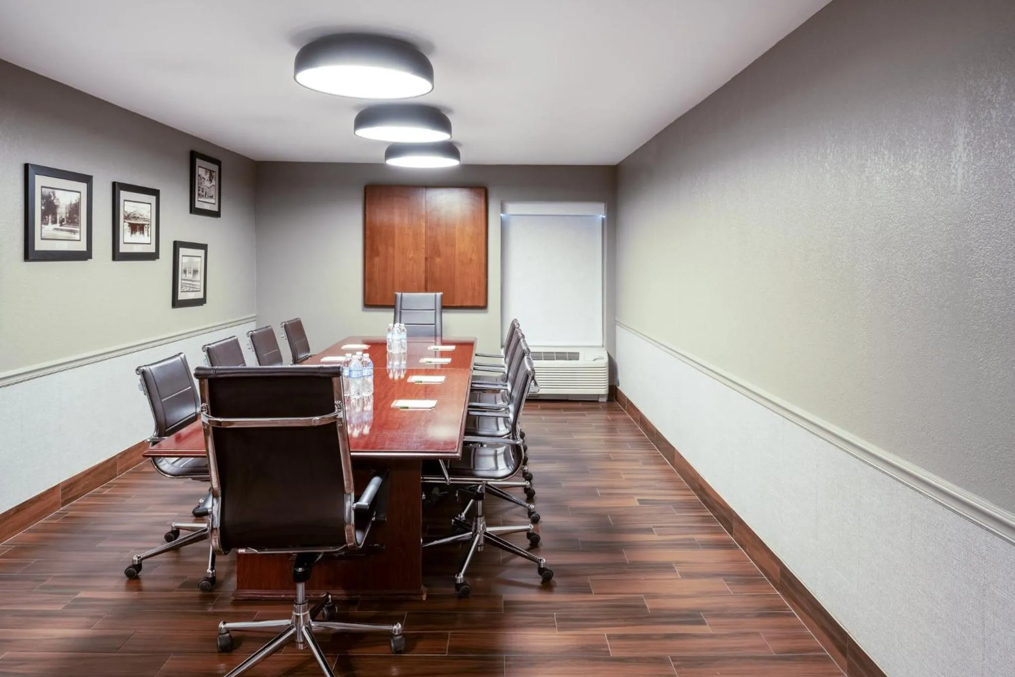 Meeting/conference room in Holiday Inn Blytheville by IHG