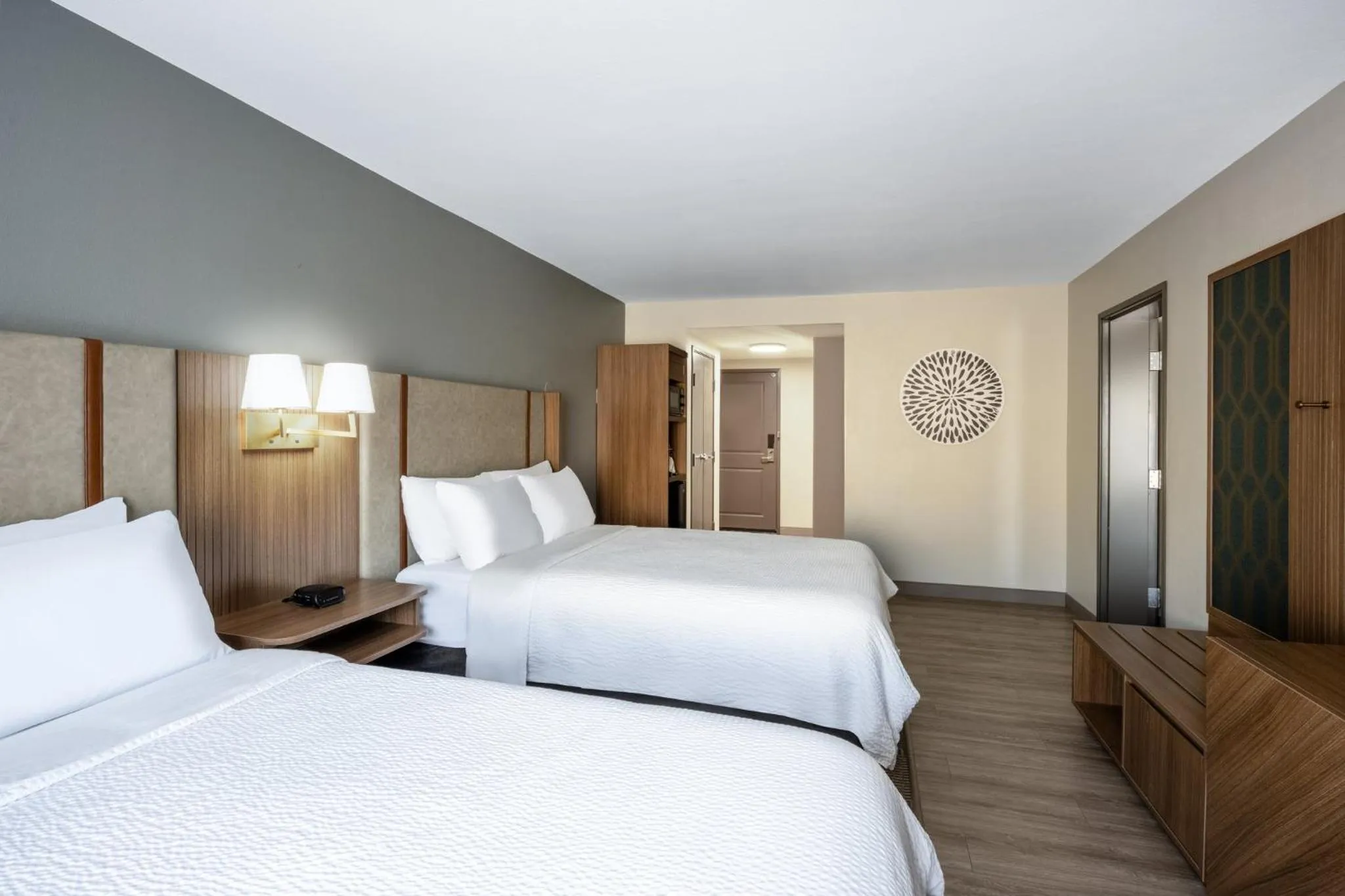 Photo of the whole room, Bed in Holiday Inn Blytheville by IHG