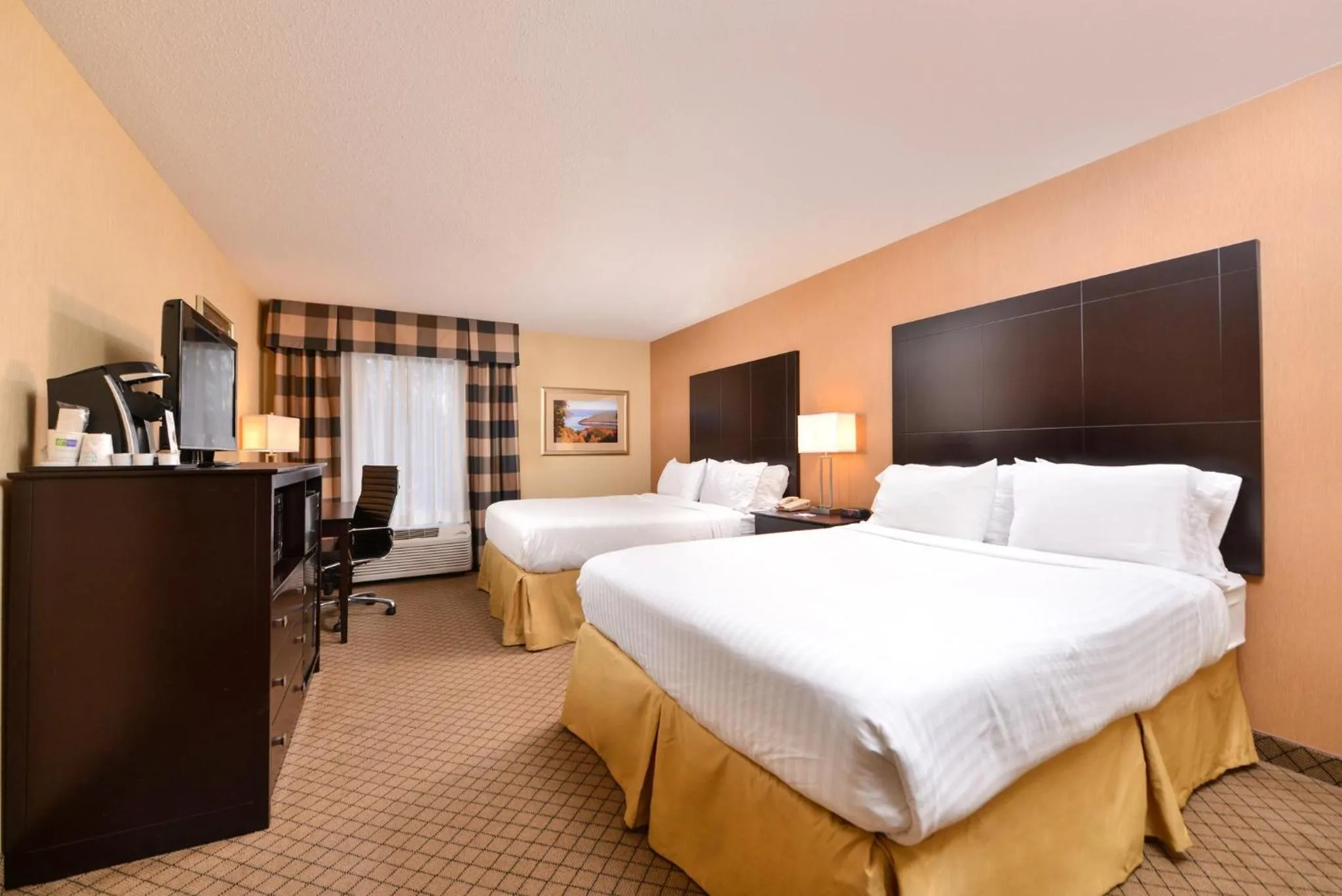 Photo of the whole room, Bed in Holiday Inn Express Lewisburg - New Columbia by IHG