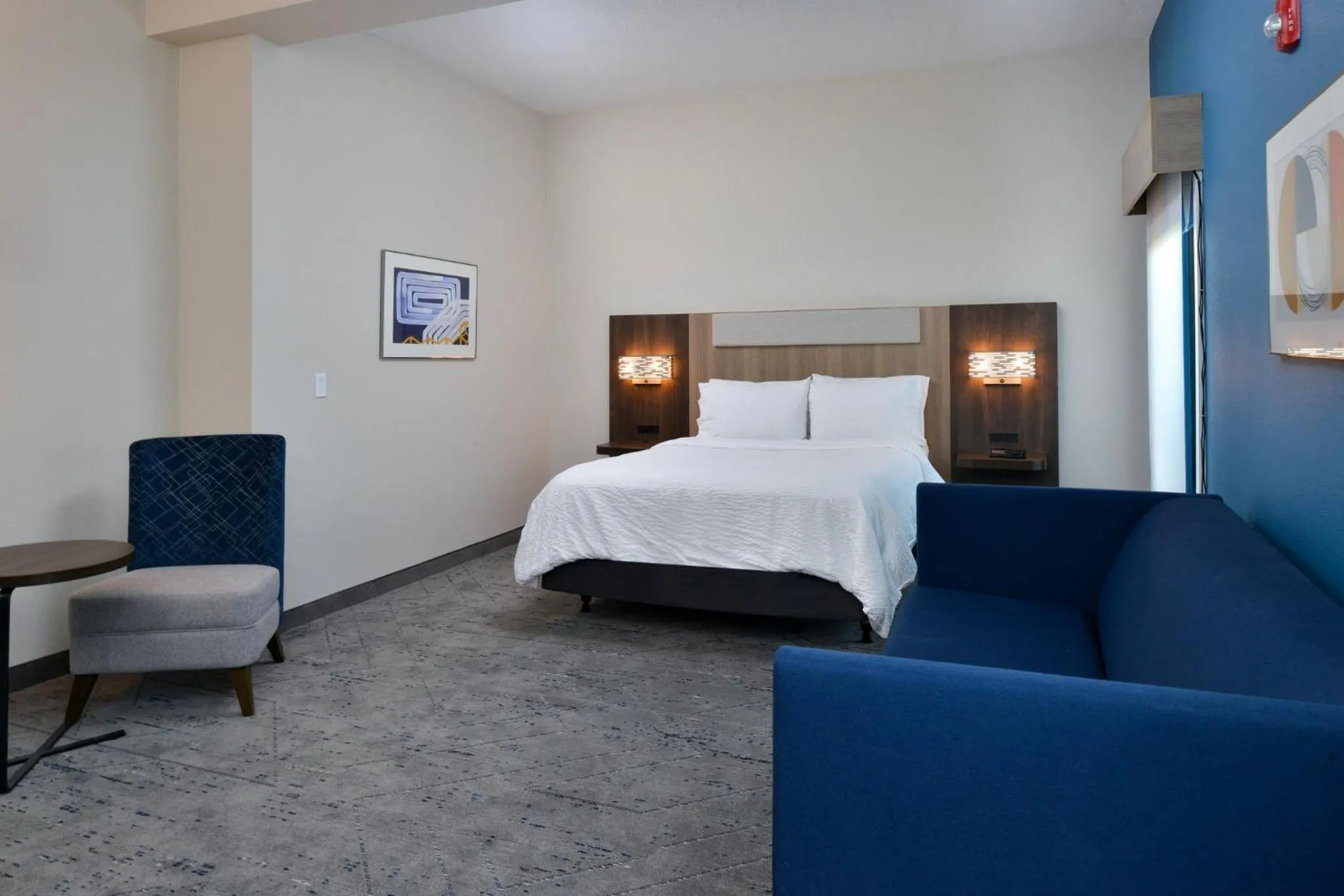 Standard King Room with Sofa Bed in Holiday Inn Express Lewisburg - New Columbia by IHG