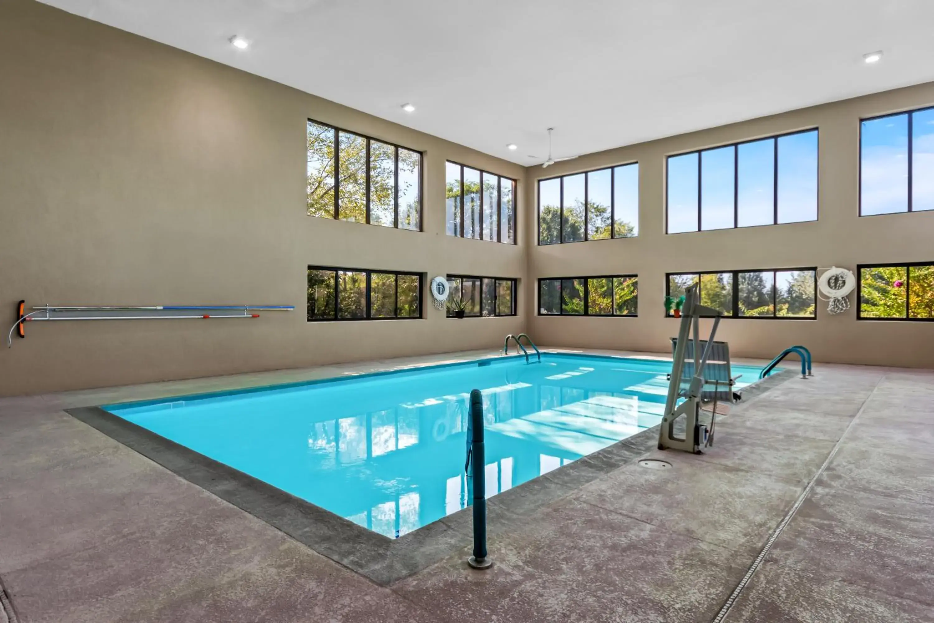 Swimming pool in Spark by Hilton Bardstown Swimming pool in Spark by Hilton Bardstown