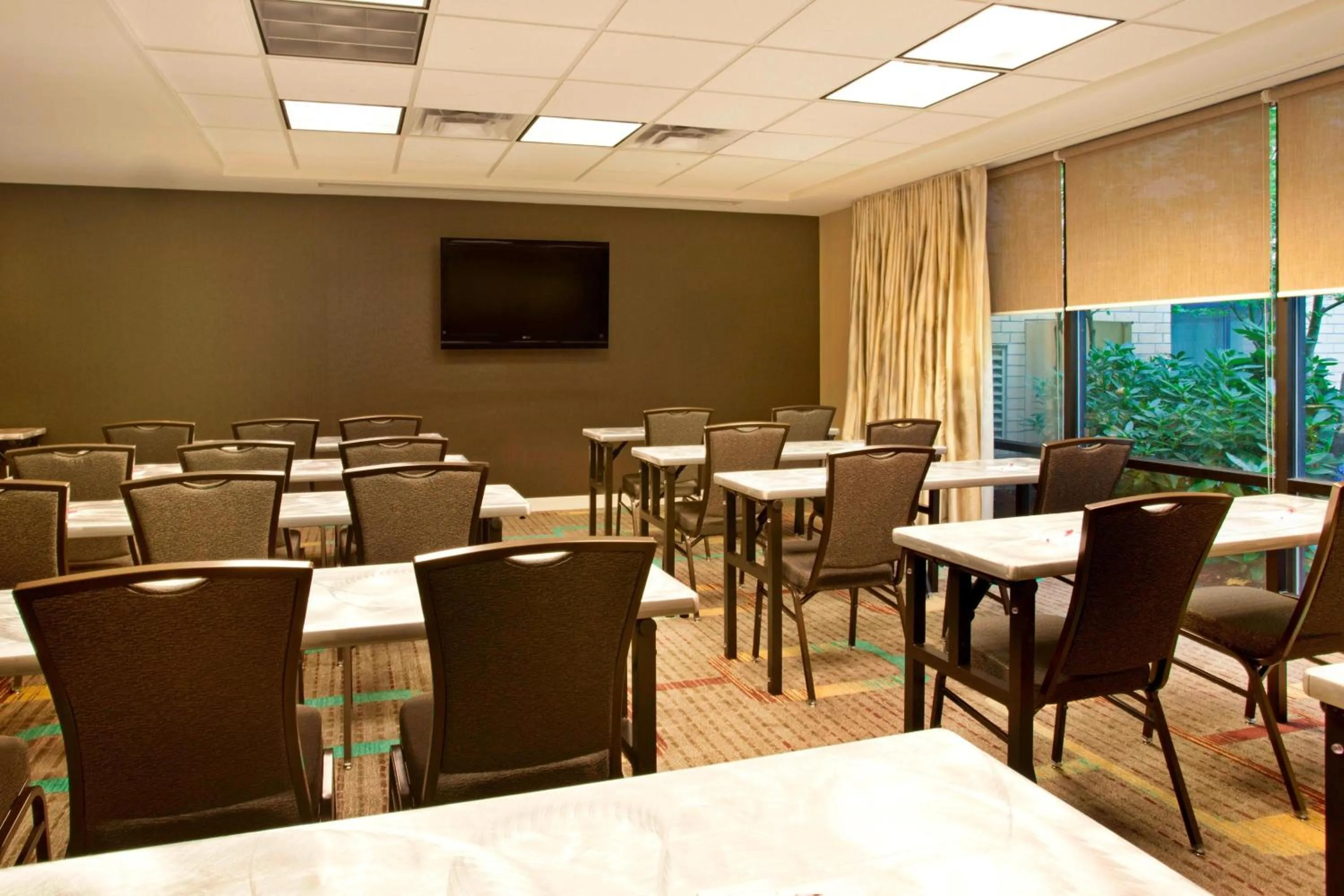 Meeting/conference room in Residence Inn by Marriott Portland Airport at Cascade Station