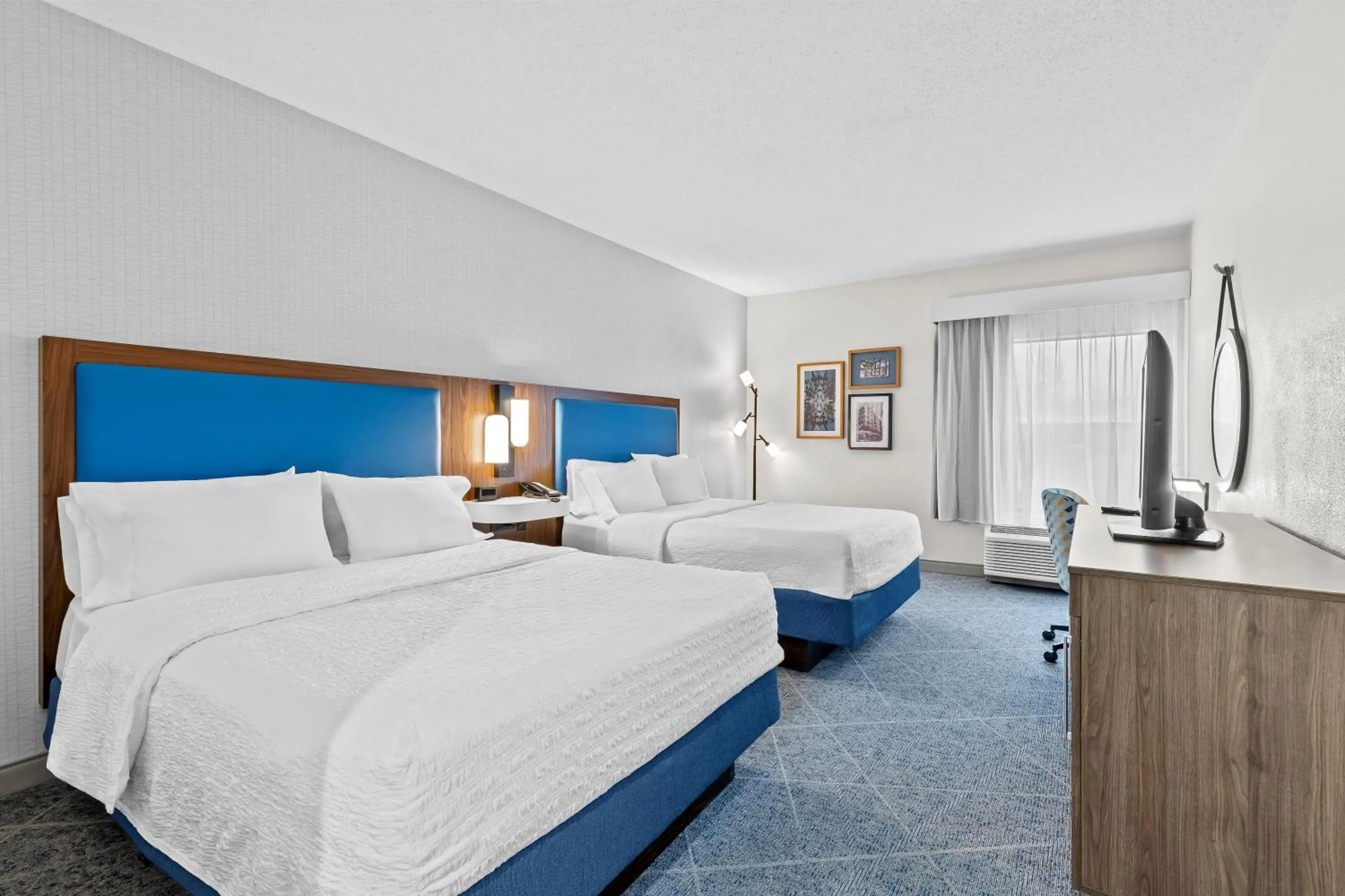 Bed in Hampton Inn Akron-Fairlawn