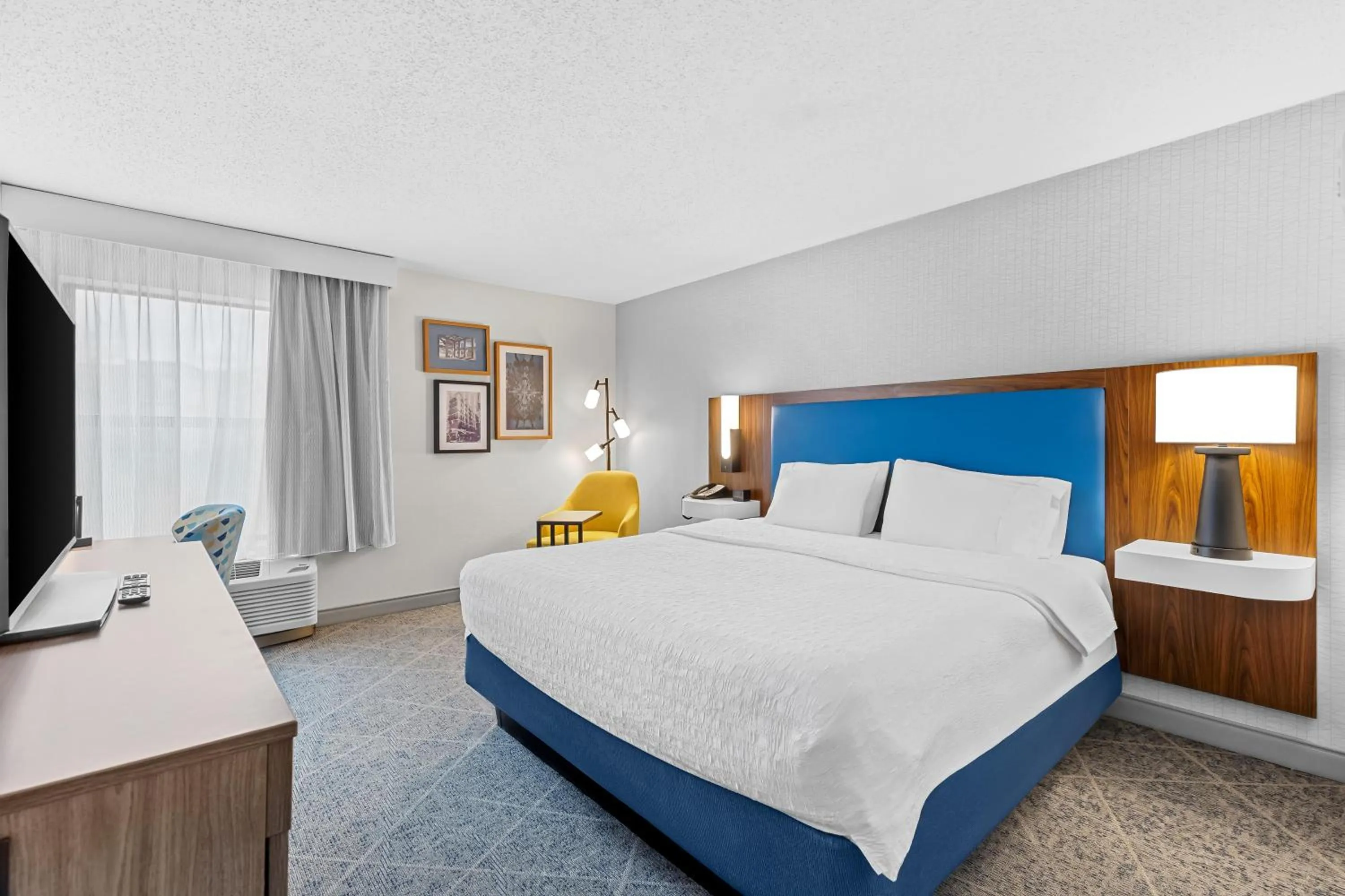 Bed in Hampton Inn Akron-Fairlawn