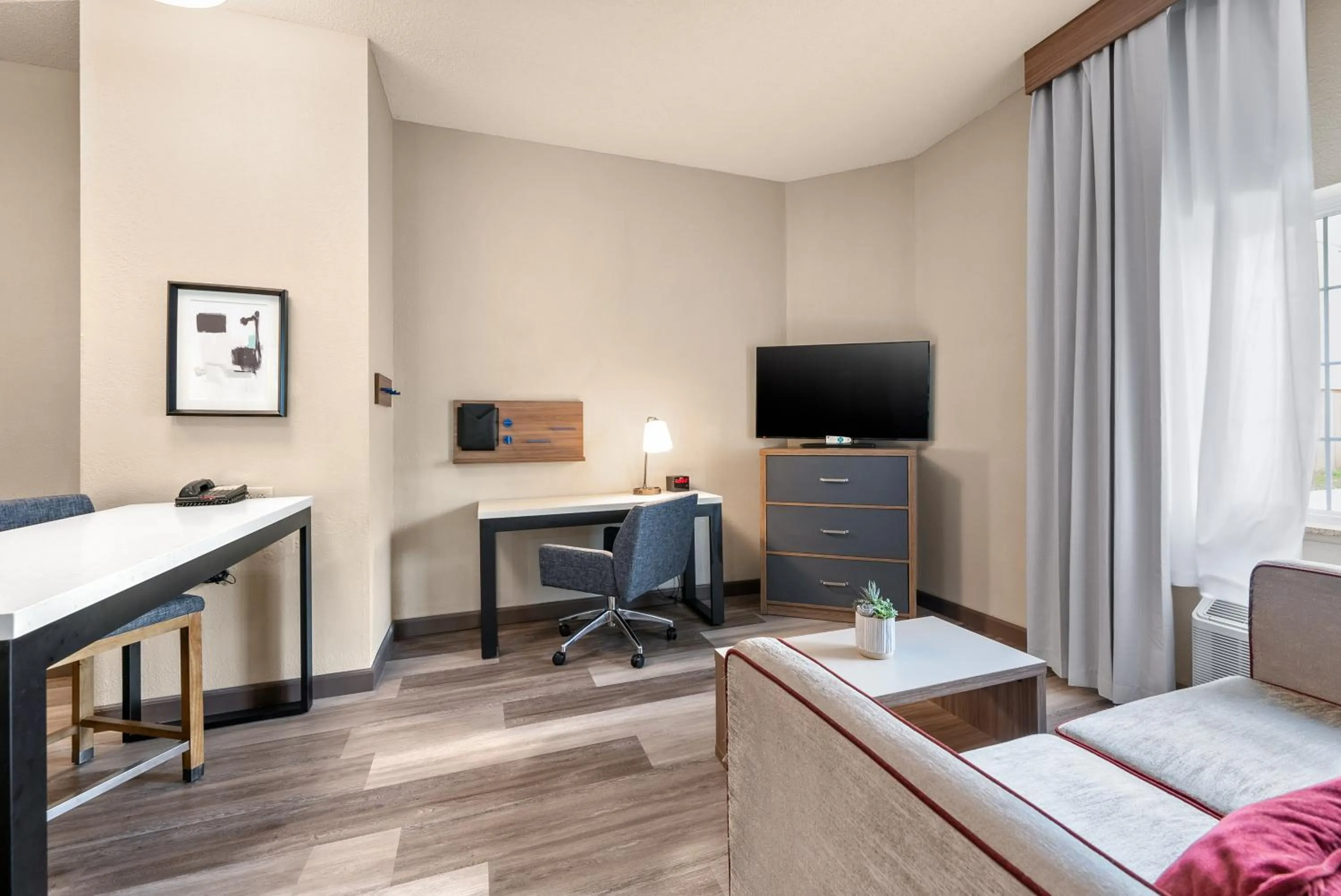 TV and multimedia in Candlewood Suites Bordentown-Trenton by IHG