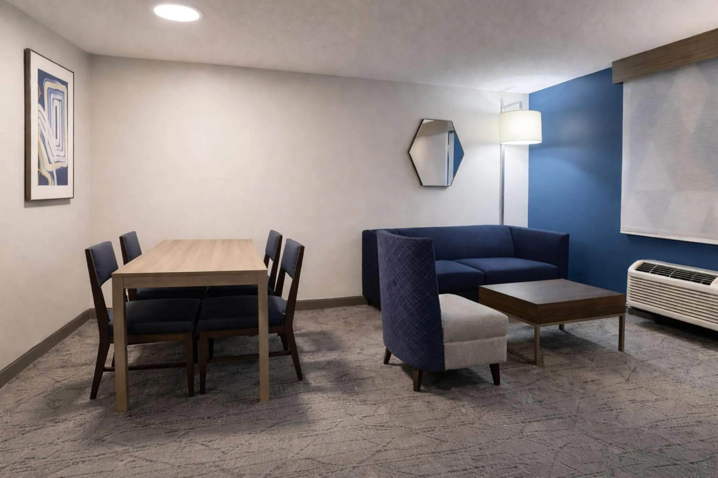 Bedroom in Holiday Inn Express Hotel & Suites St. Paul - Woodbury by IHG