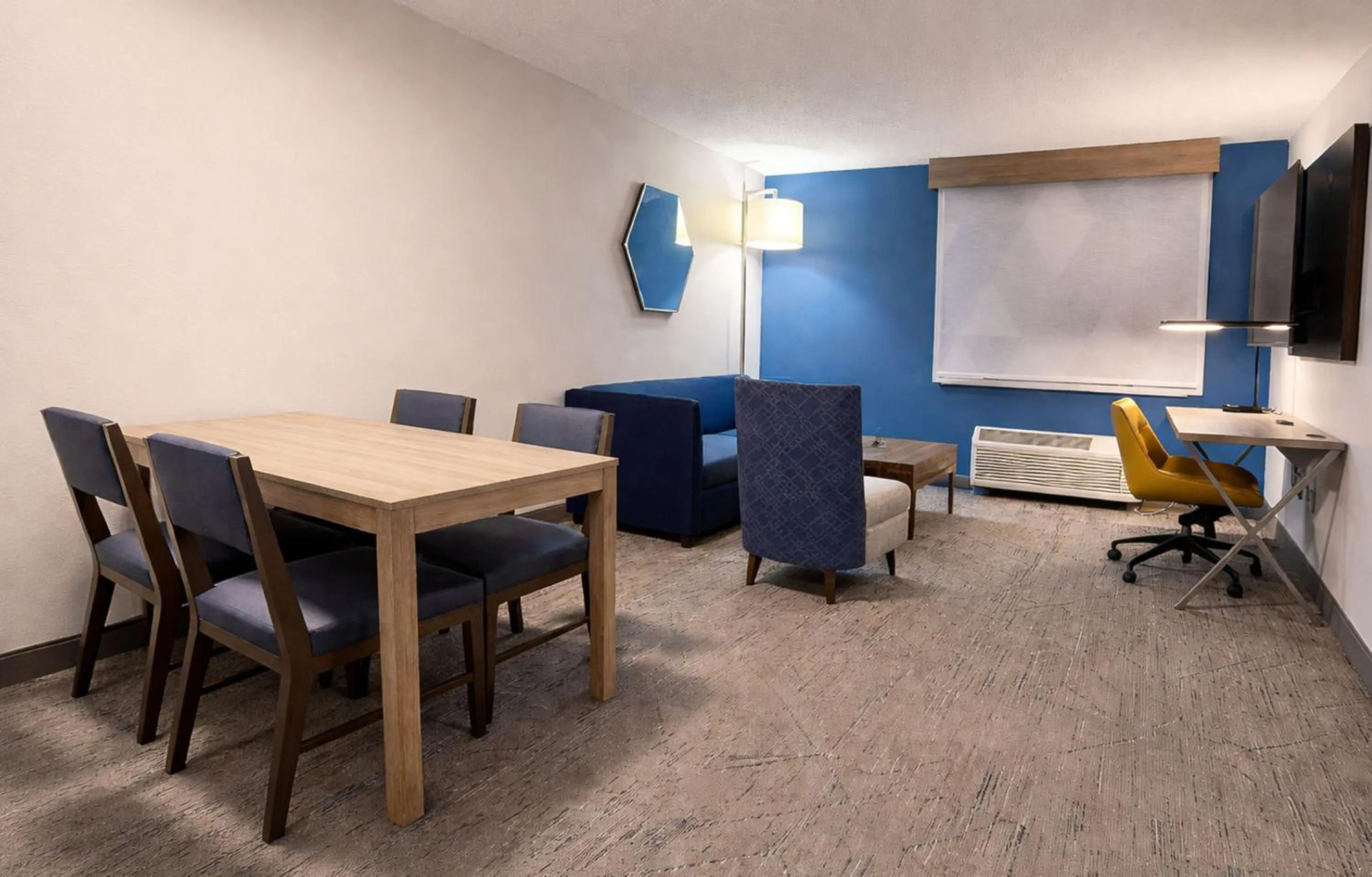 Photo of the whole room in Holiday Inn Express Hotel & Suites St. Paul - Woodbury by IHG