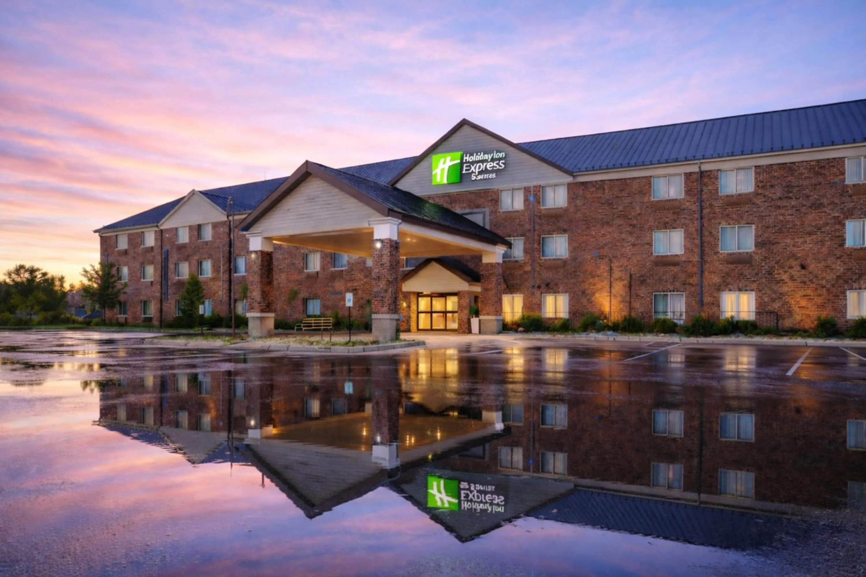 Property building in Holiday Inn Express Hotel & Suites St. Paul - Woodbury by IHG