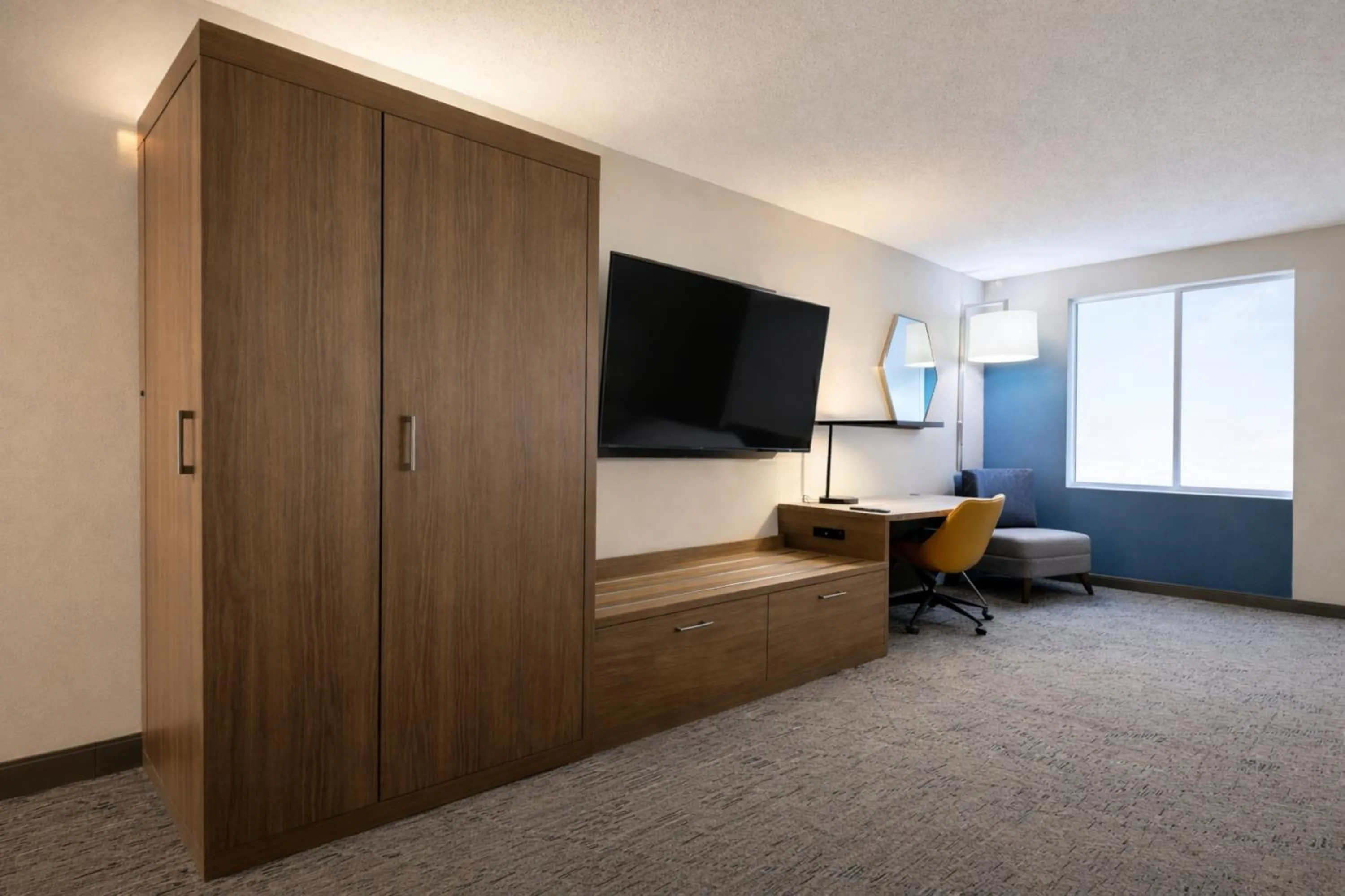 Photo of the whole room in Holiday Inn Express Hotel & Suites St. Paul - Woodbury by IHG